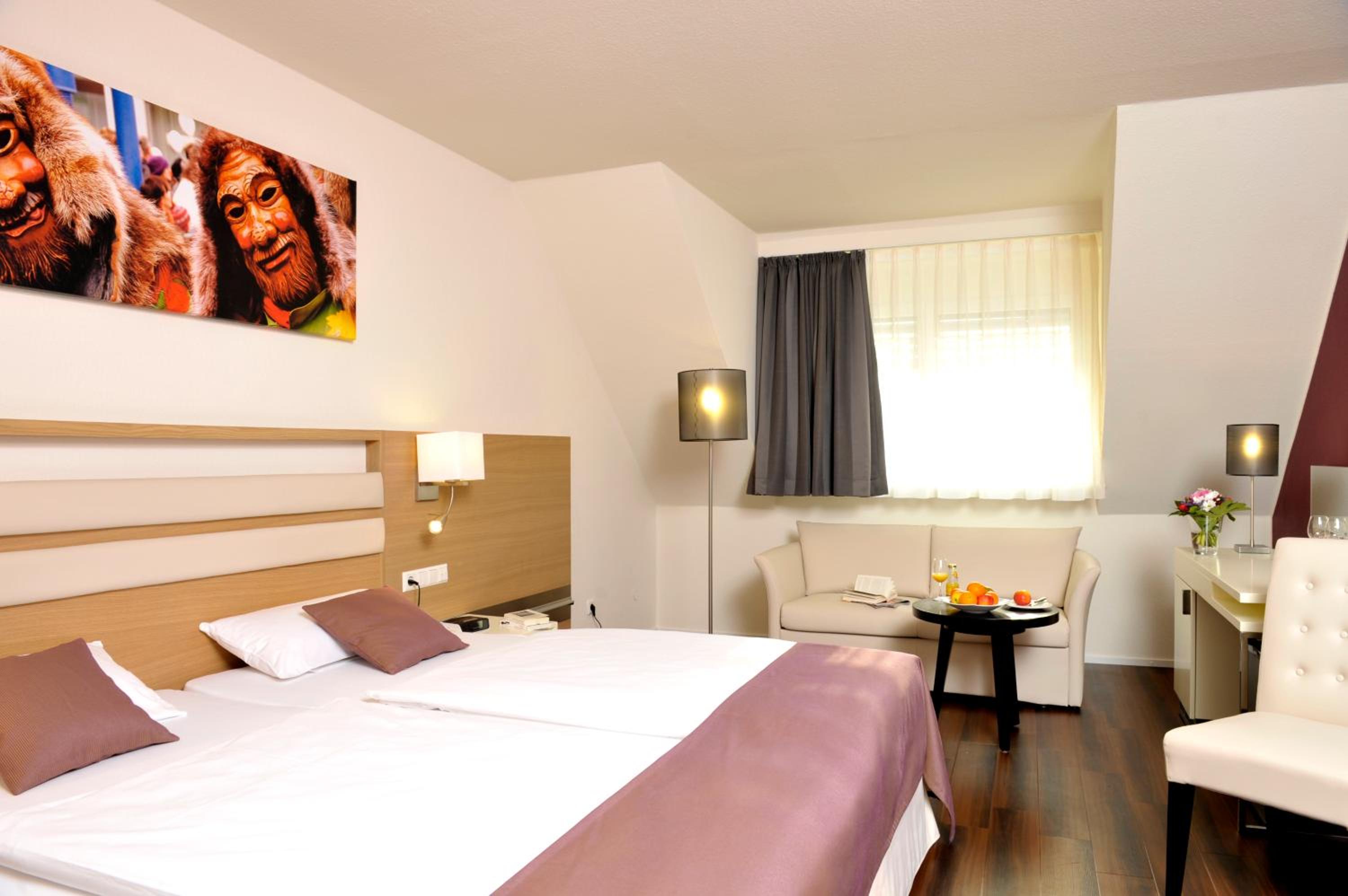 Double Room with City View - Photo 7