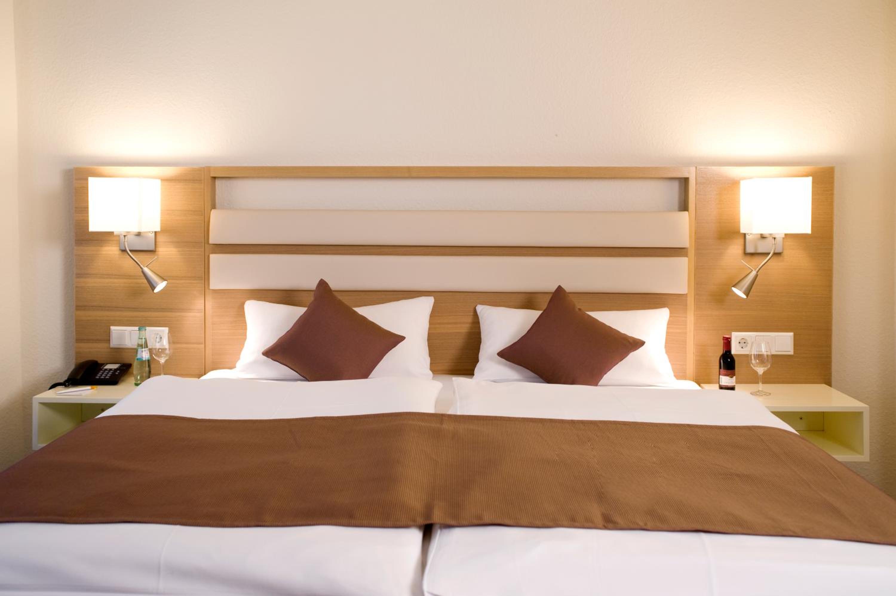 Double Room with City View - Photo 2