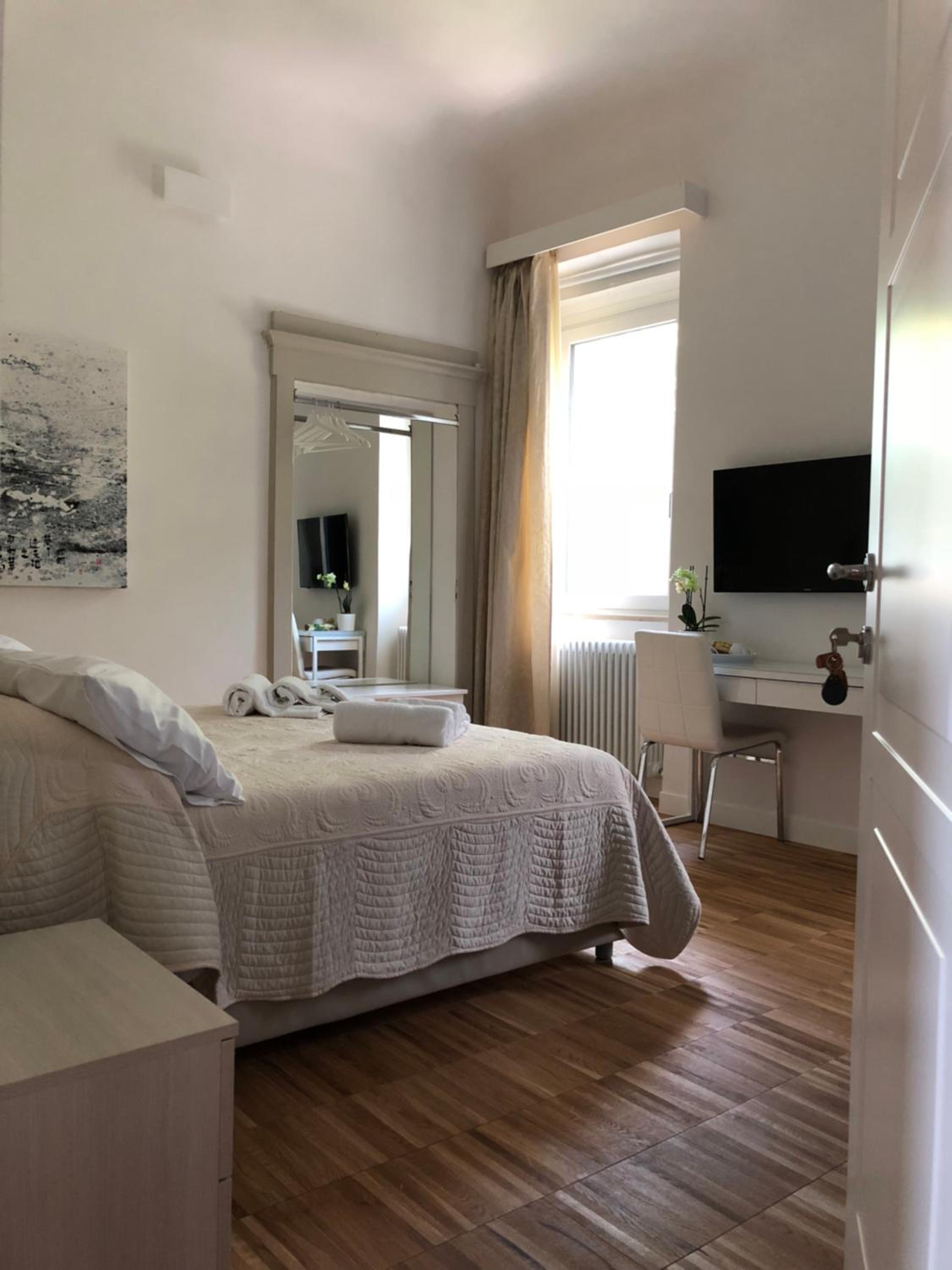 Large Double Room - Photo 20