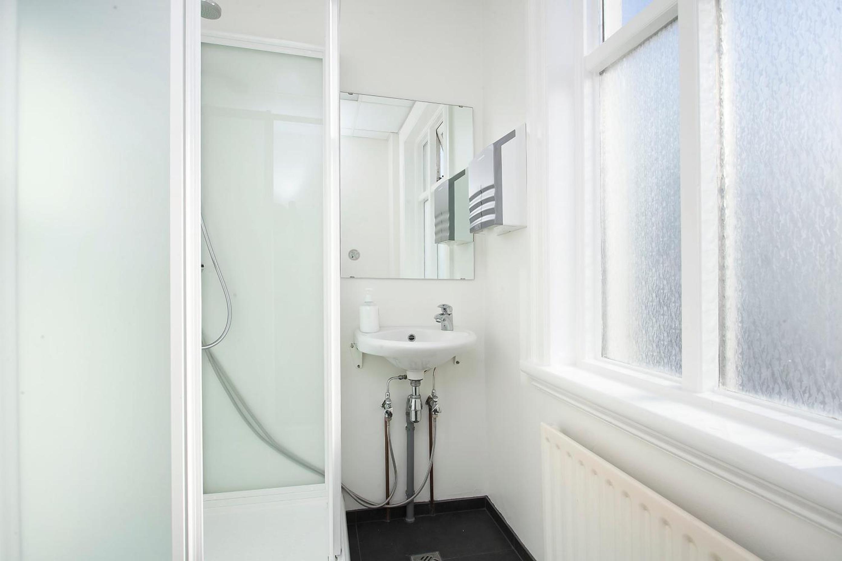 Single Room With Shared Bathroom photo 2