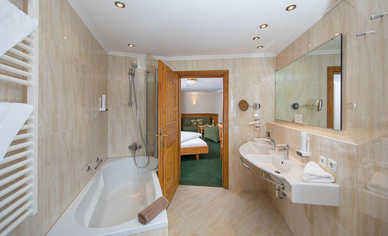 Superior King Room photo 3