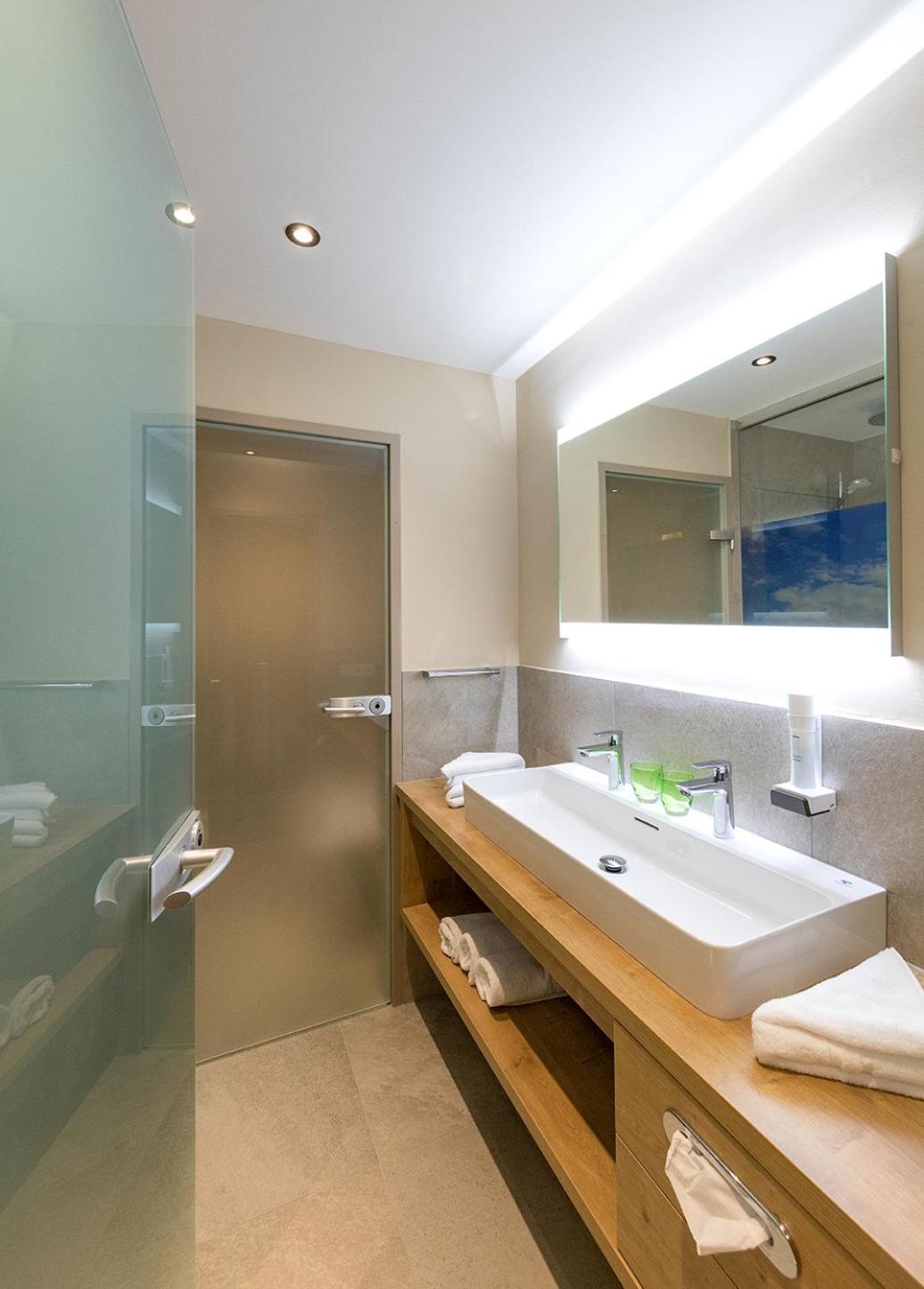 Deluxe Junior Suite photo 2