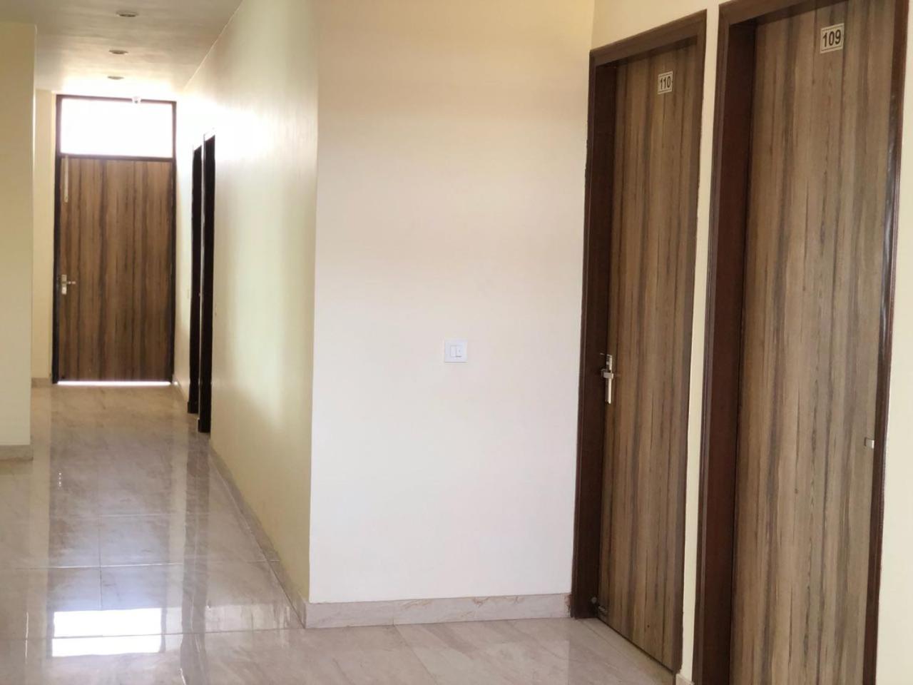 Deluxe Double Room (2 Adults + 1 Child) - Photo 2