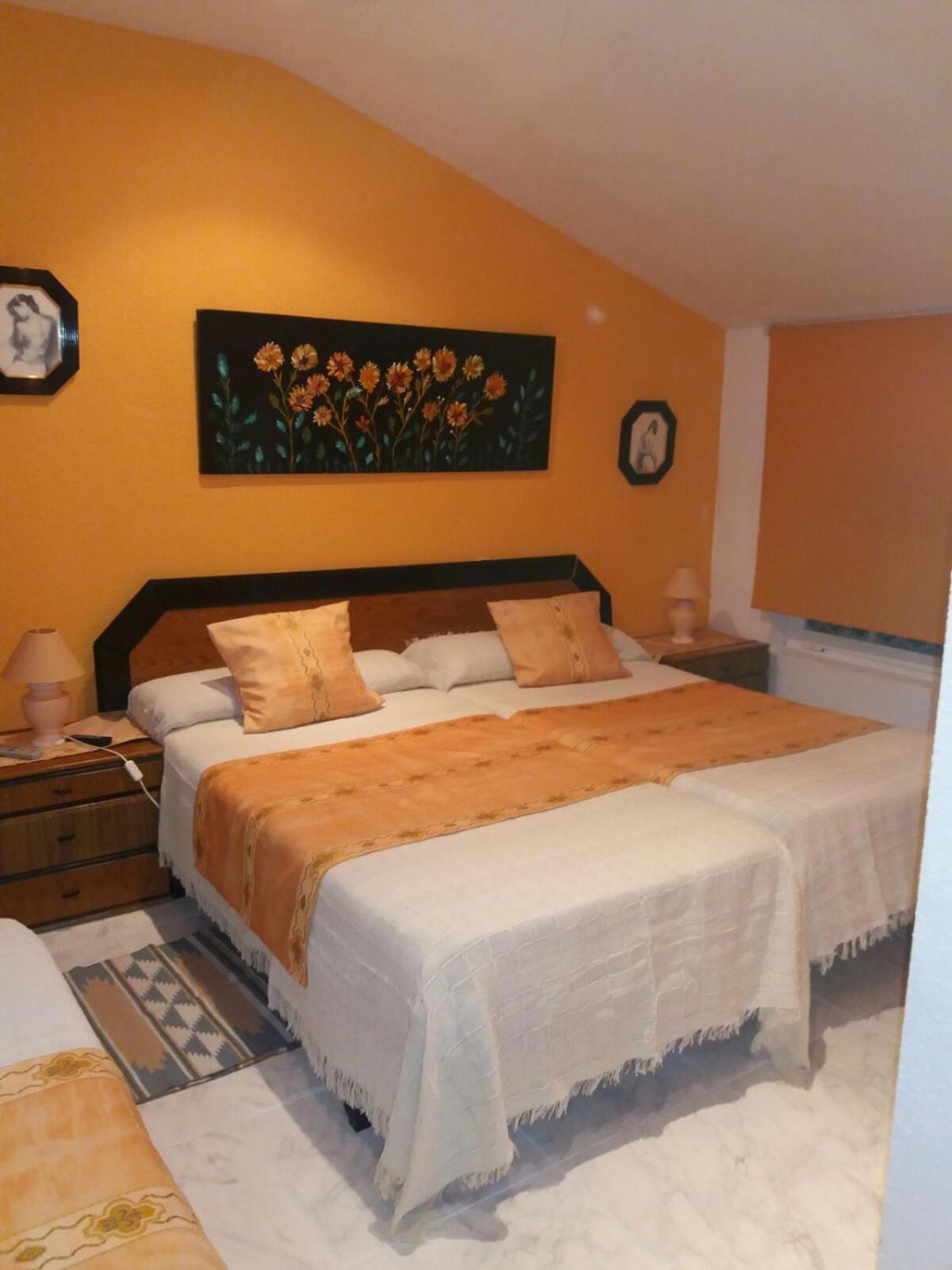 Triple Room with Bathroom - Photo 3