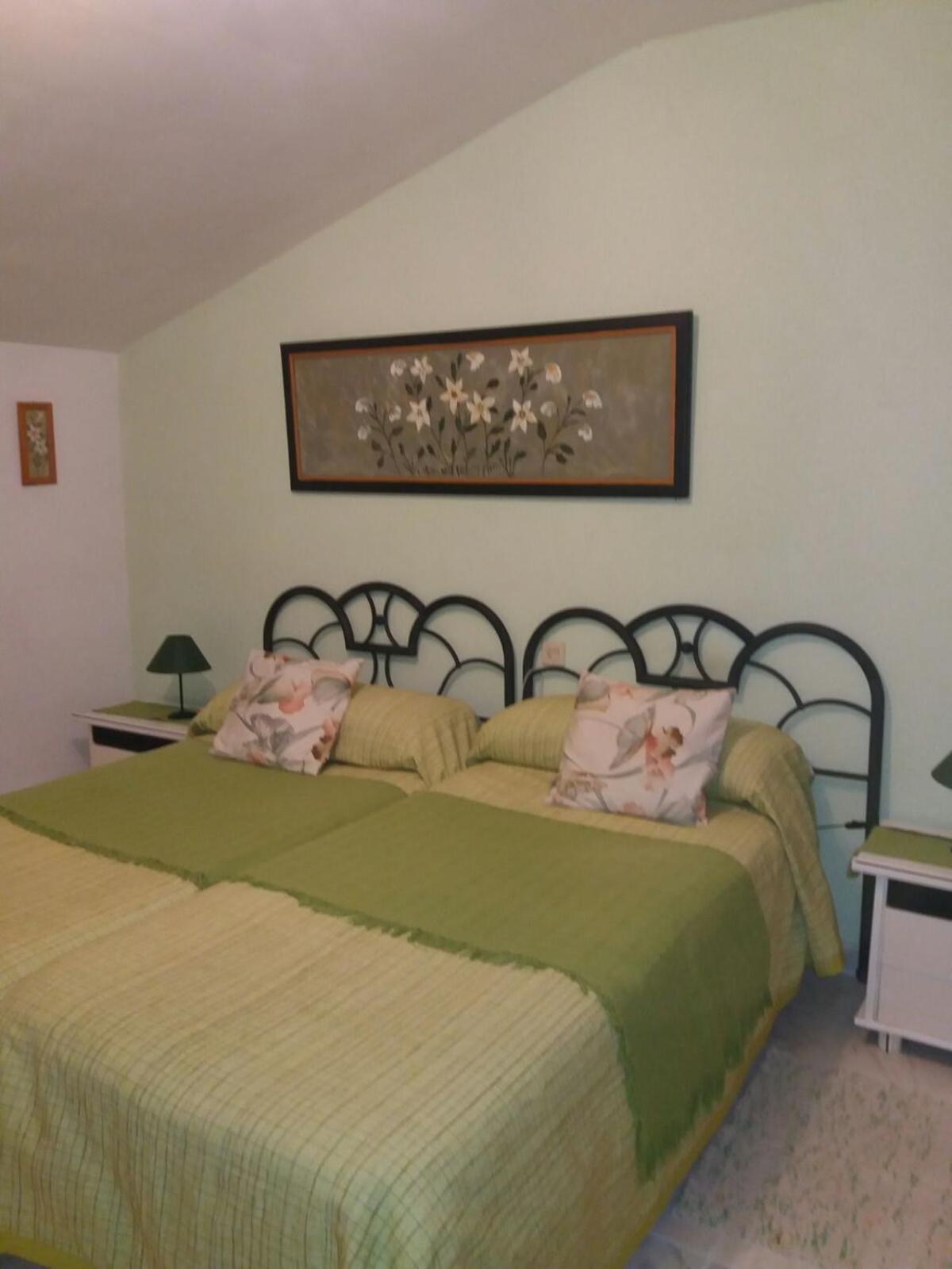 Twin Room - Photo 3