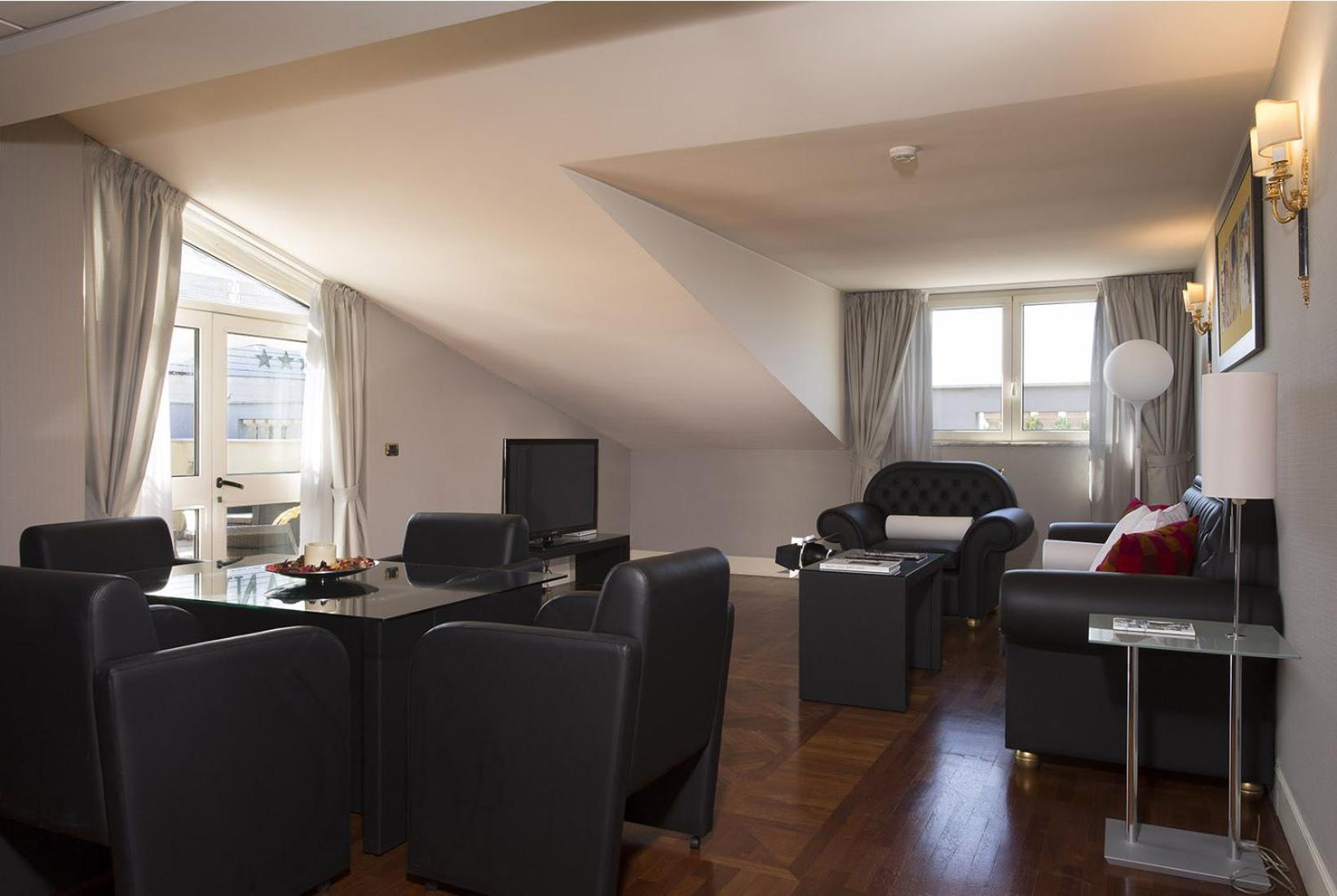 Suite - Photo 9