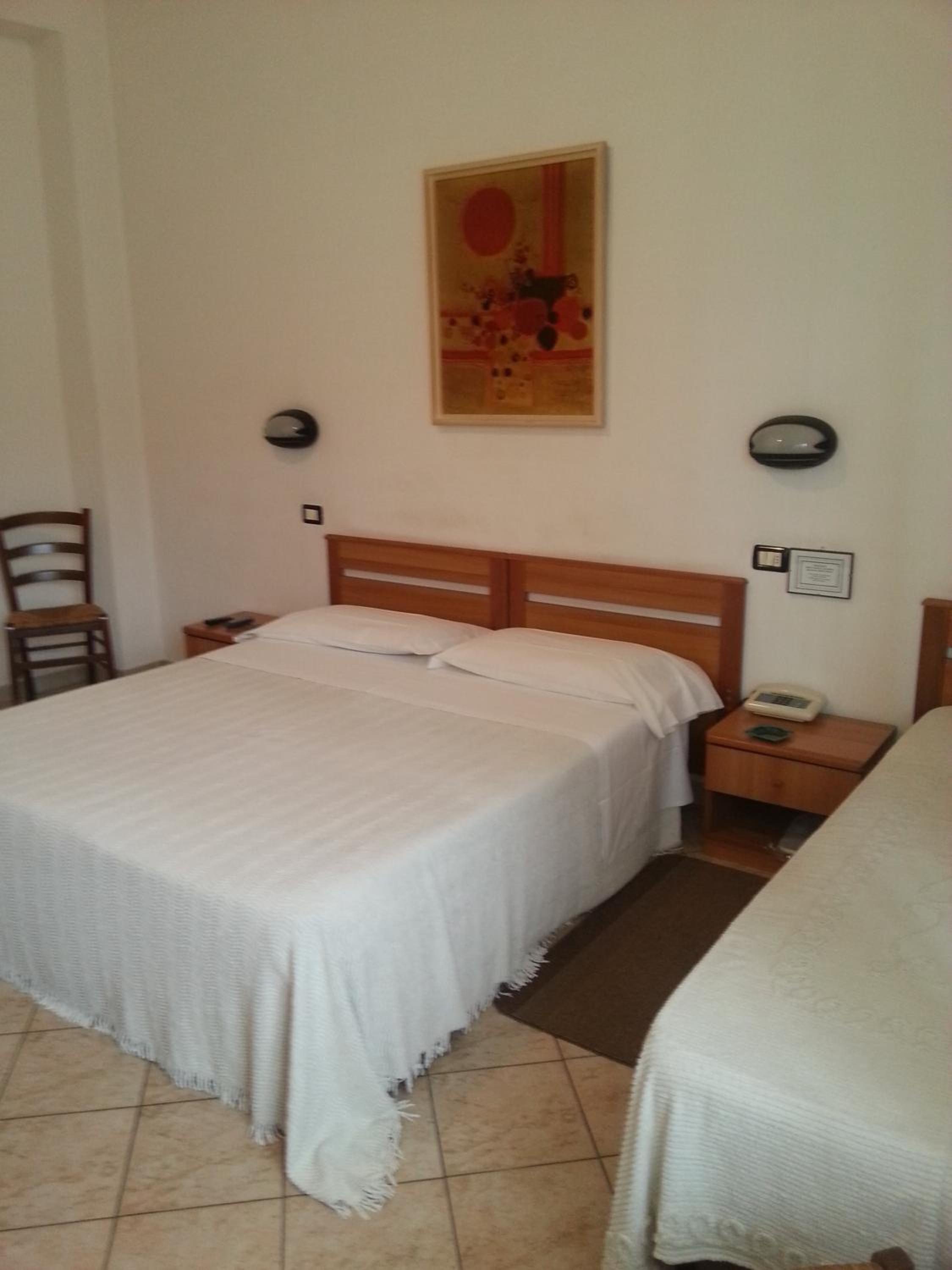 Triple Room - Photo 13