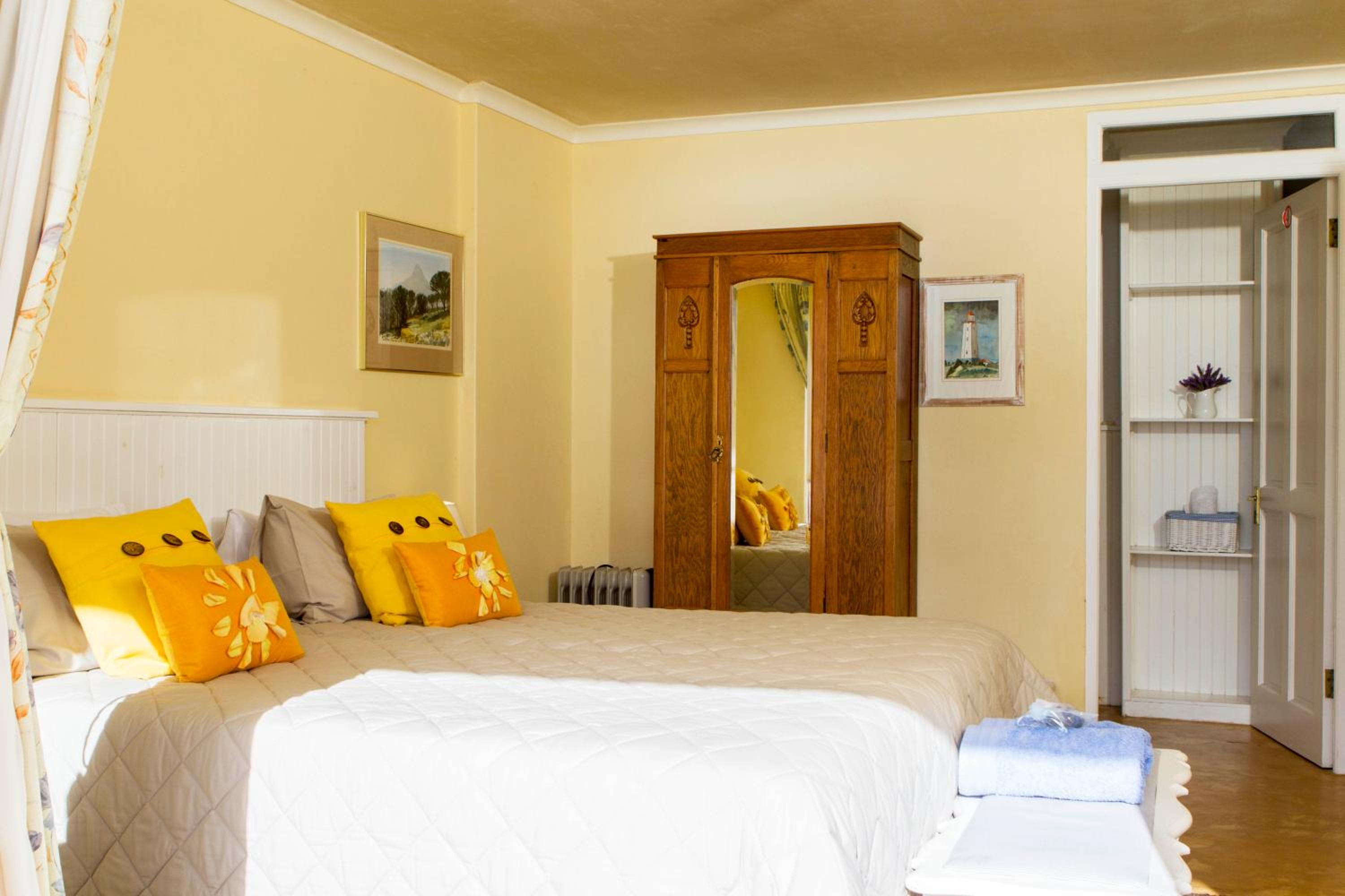 Two-Bedroom Apartment with Sea View photo 2