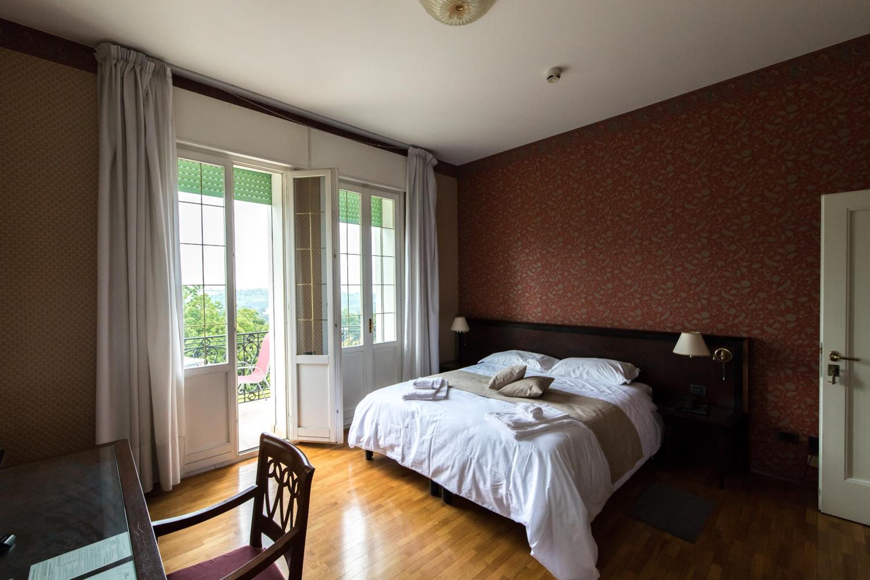 Deluxe Double Room with Balcony photo 1