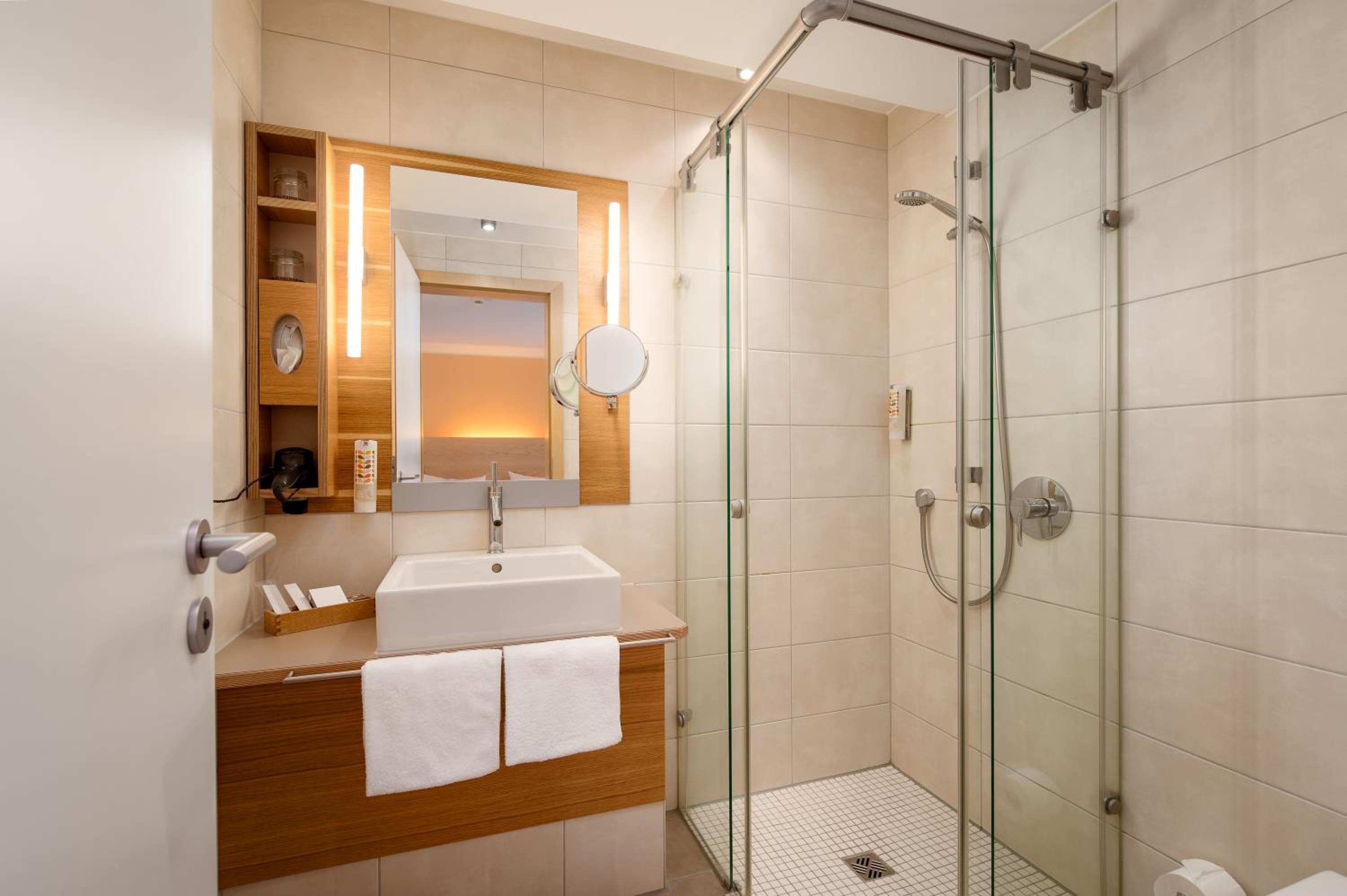 Economy Twin Room photo 3