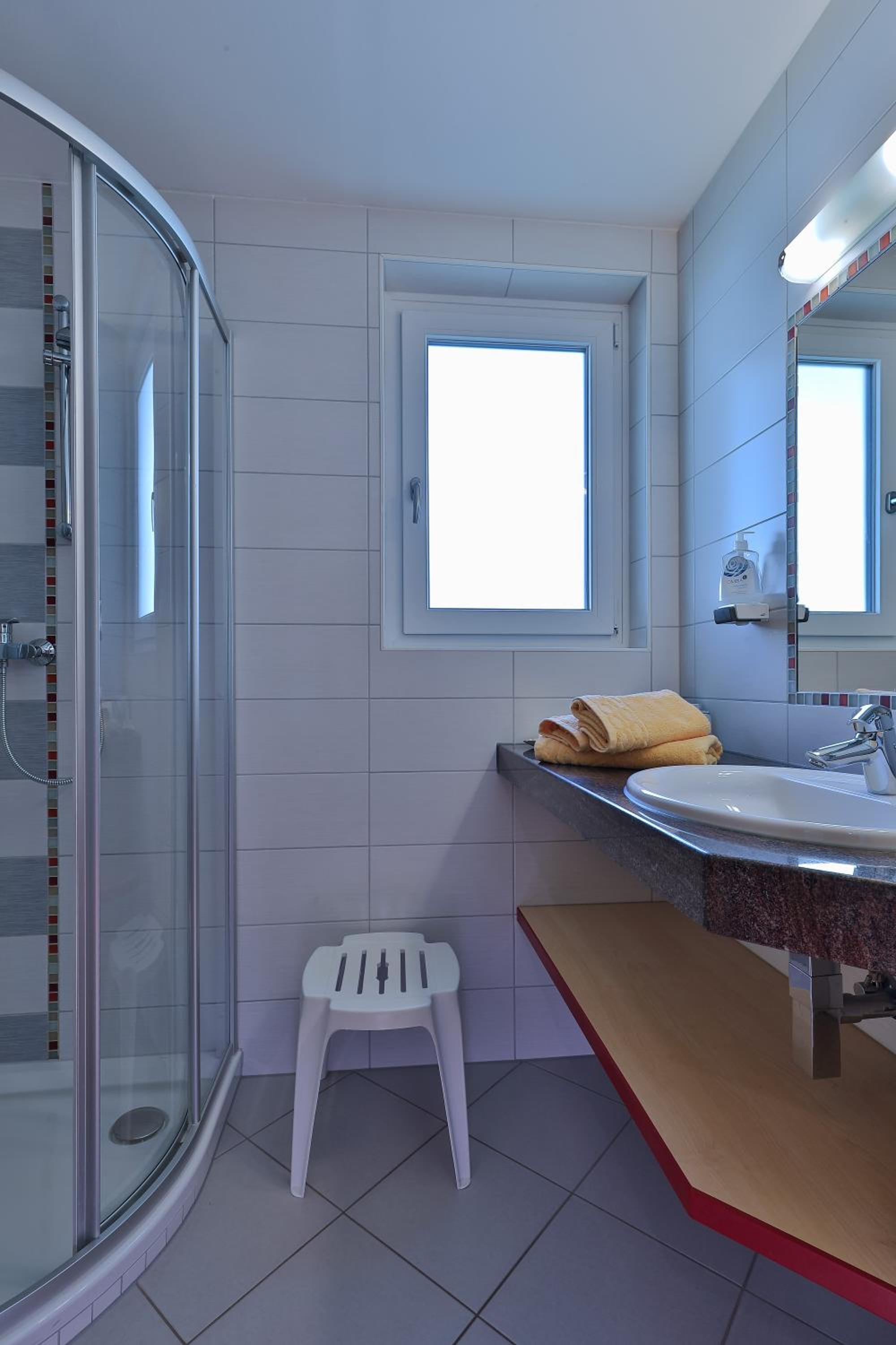 One-Bedroom Apartment - Annex photo 3