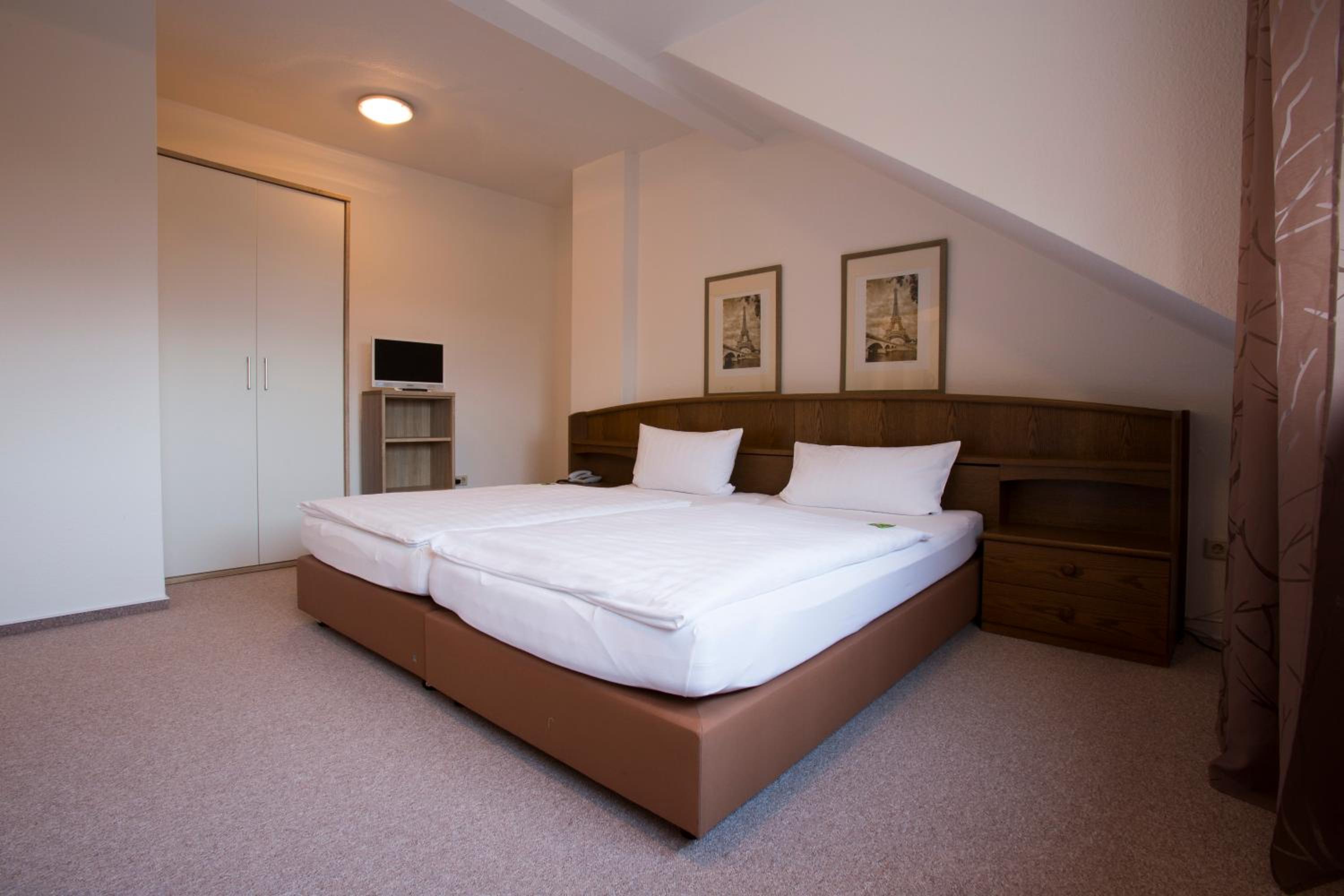 Double Room - Photo 5