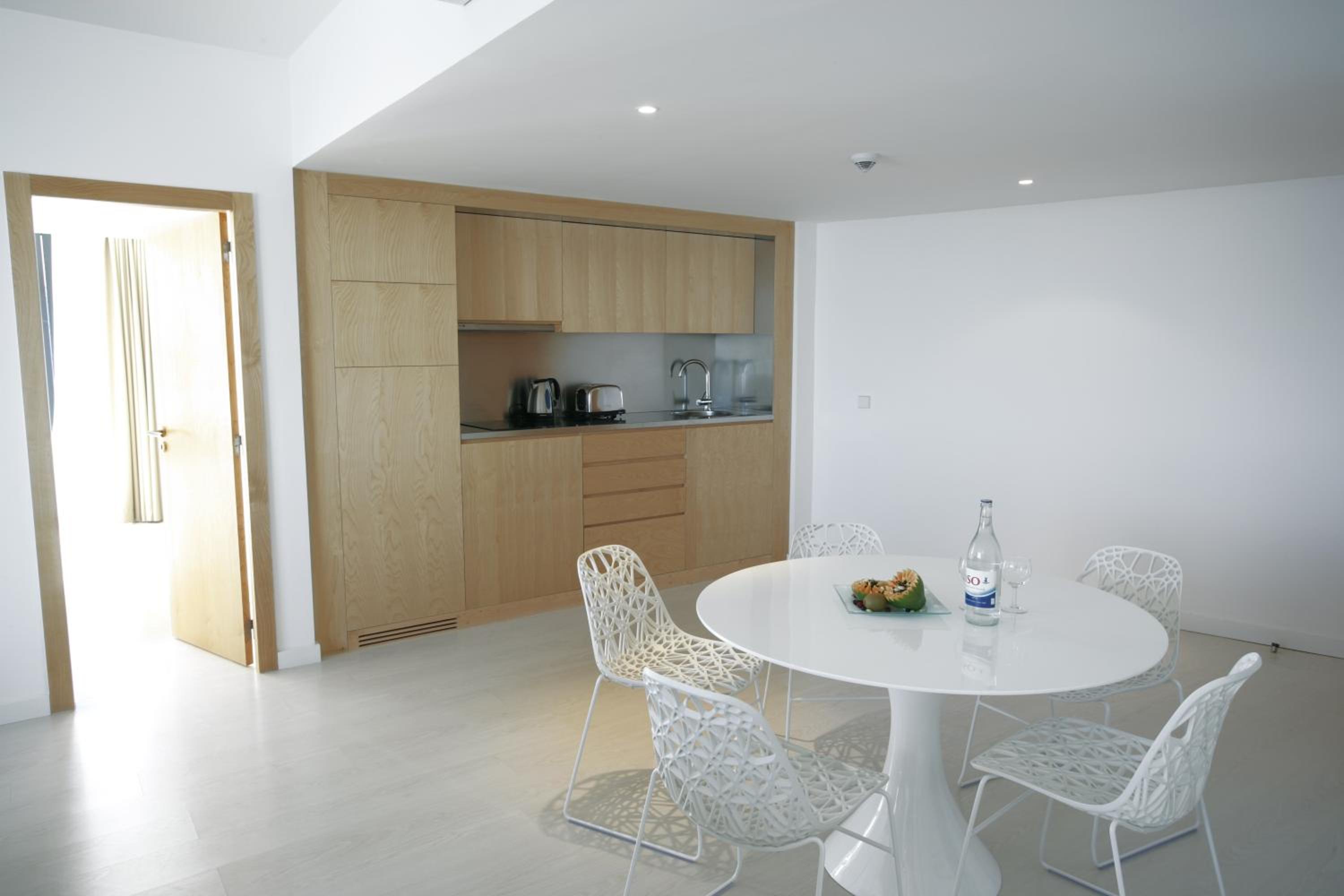 Suite with Street View - Photo 2