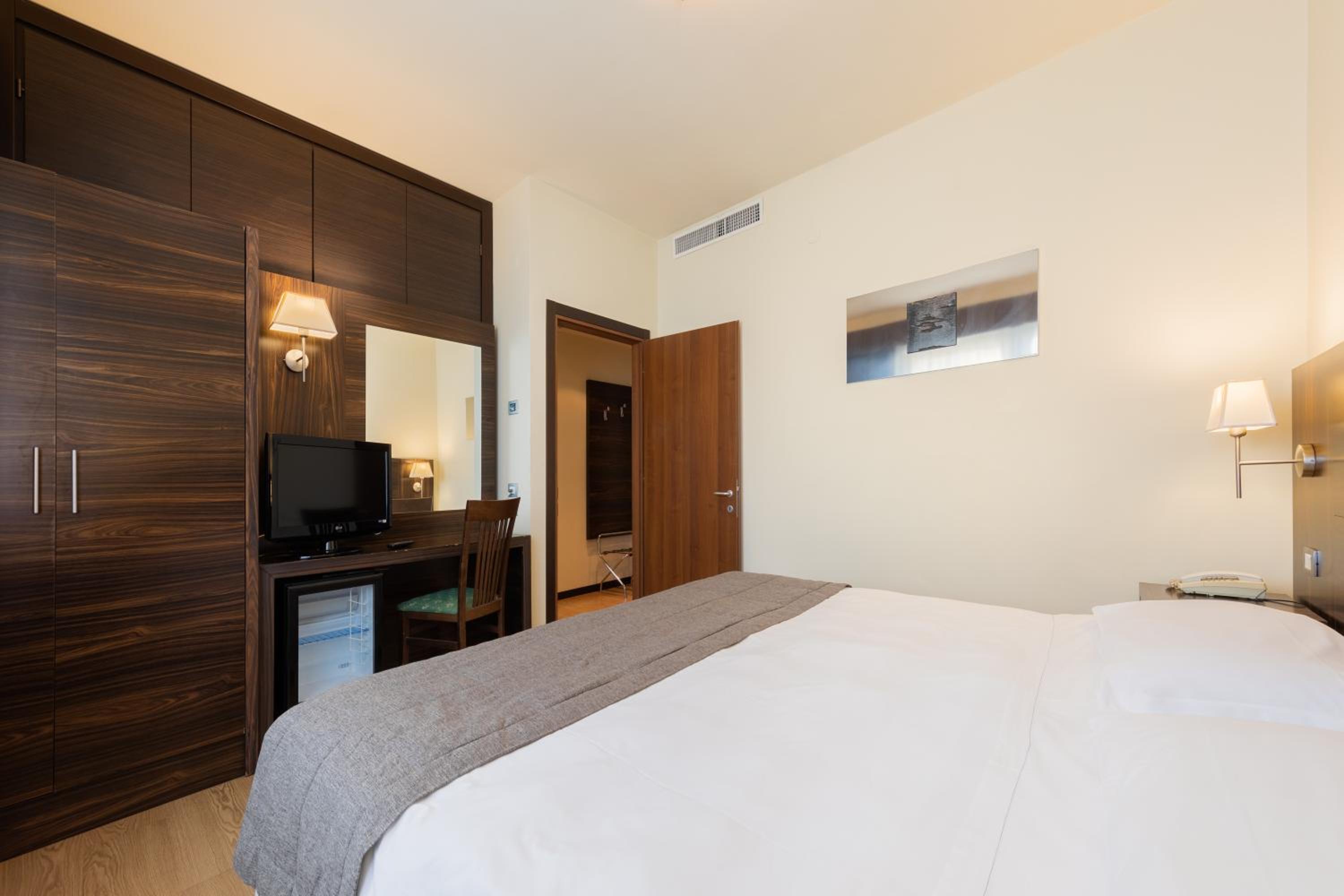 Superior Double or Twin Room photo 2
