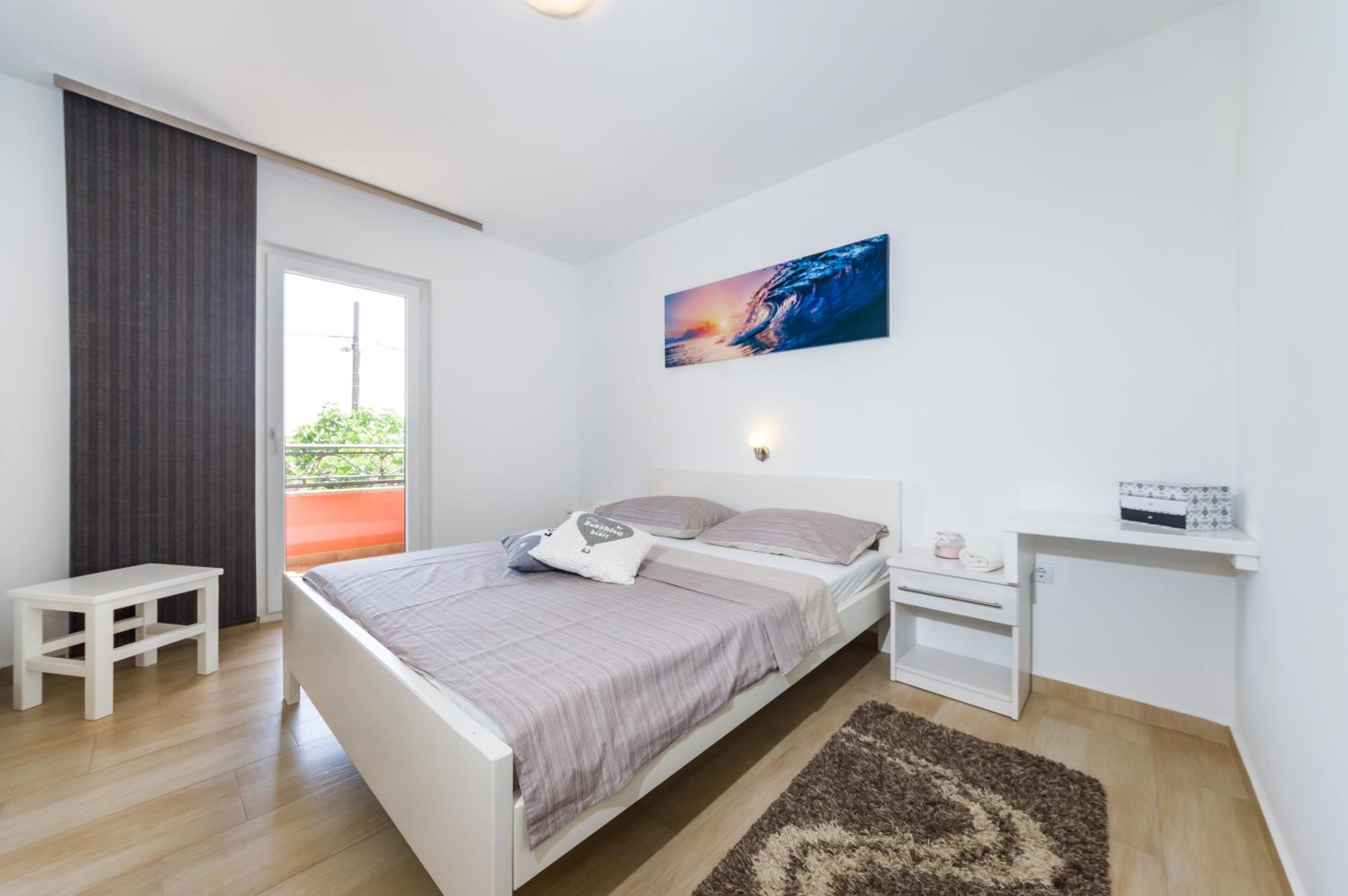 One-Bedroom Apartment with Balcony and Sea View photo 2