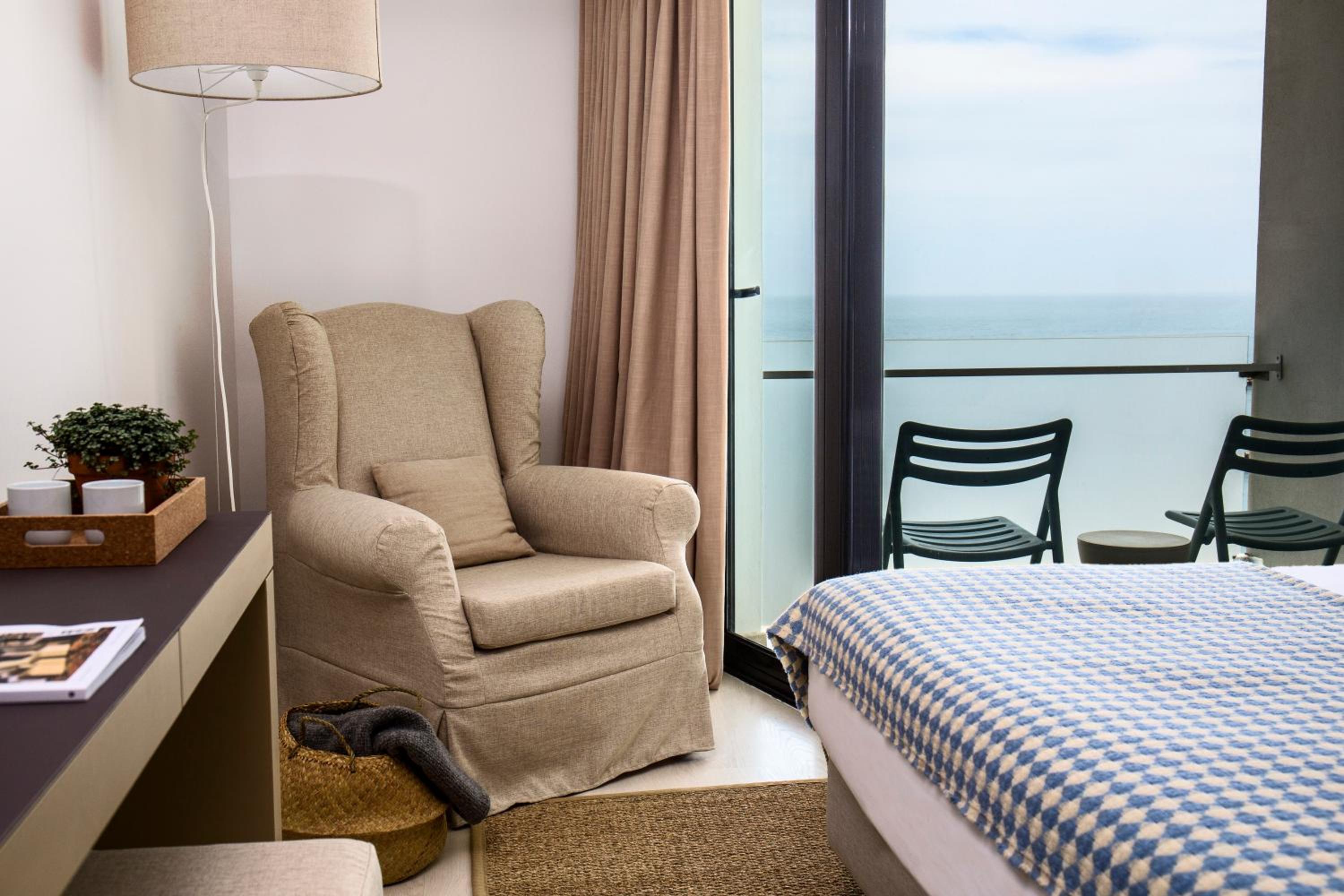 Double Room with Partial Sea View - Photo 2