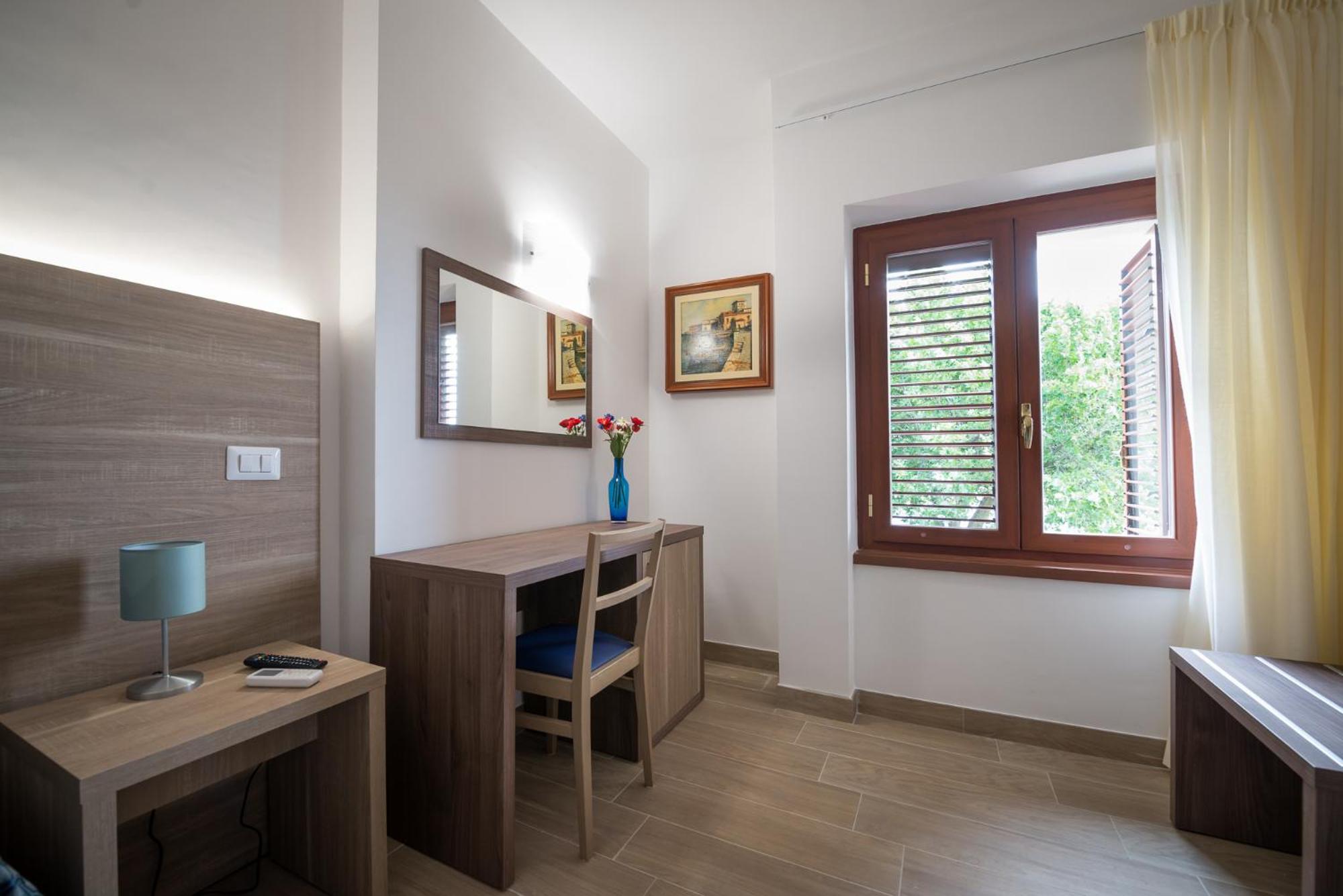 Double Room with Lake View photo 3