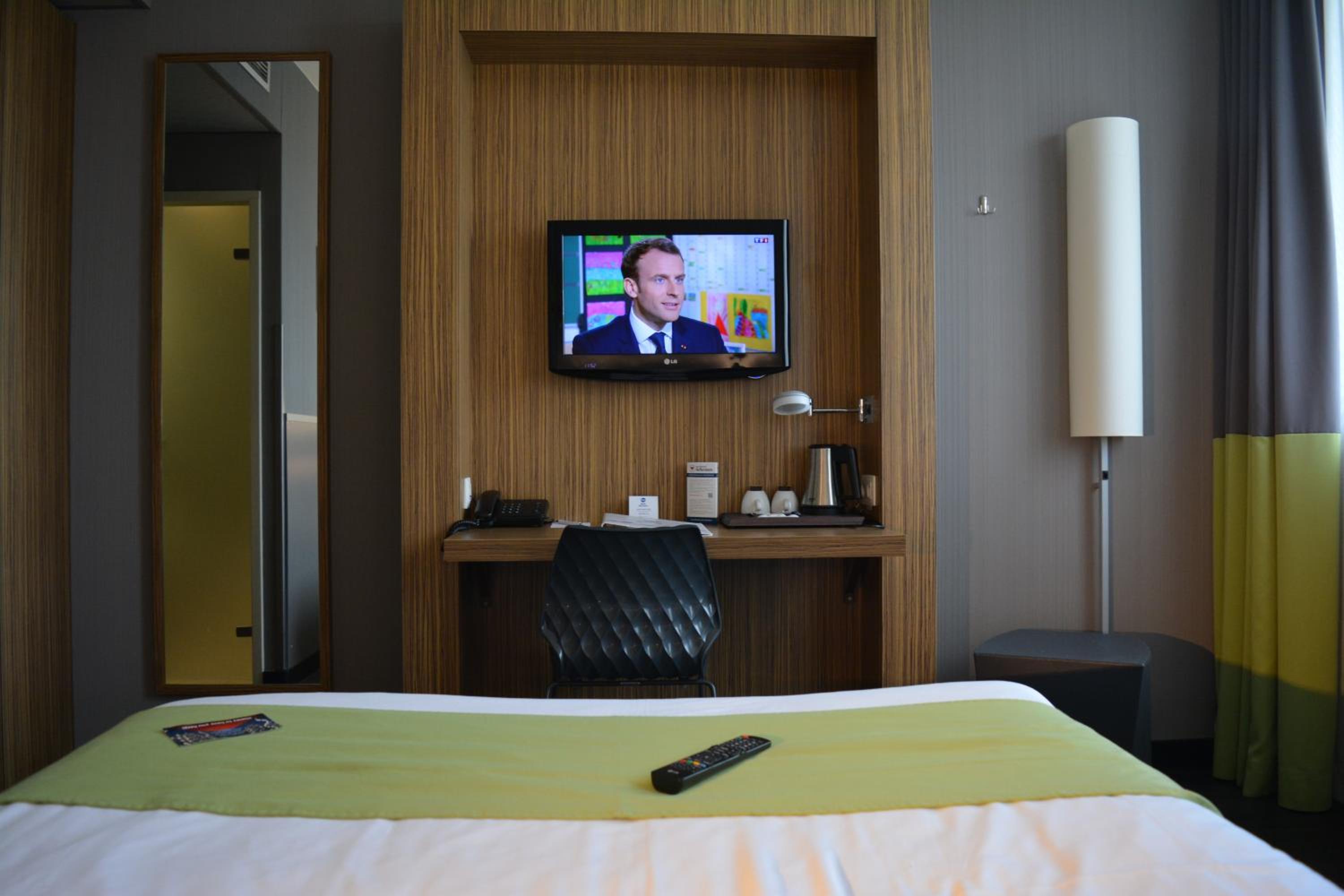 Standard Twin Room - Photo 9