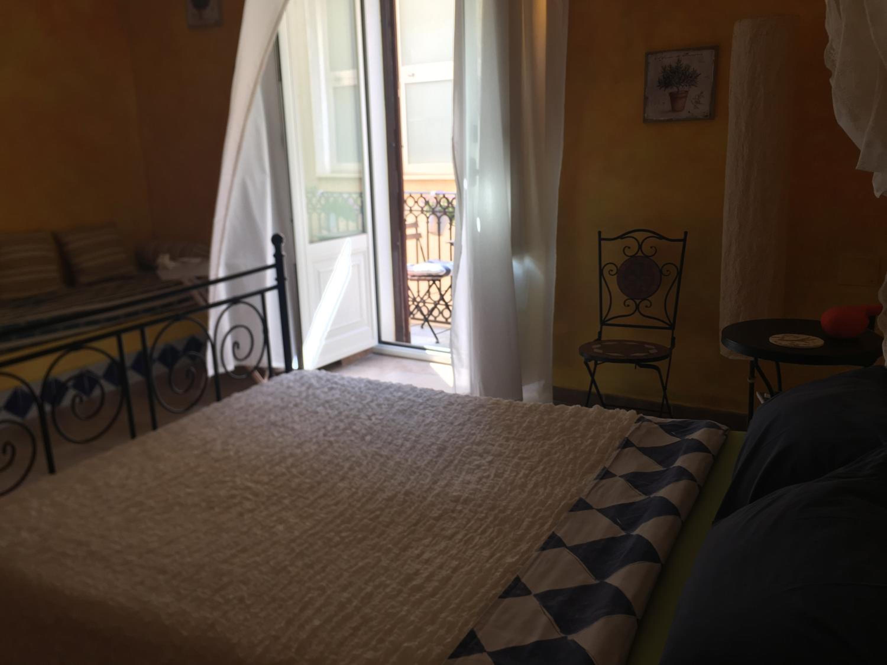 Double Room with Private External Bathroom - Photo 4