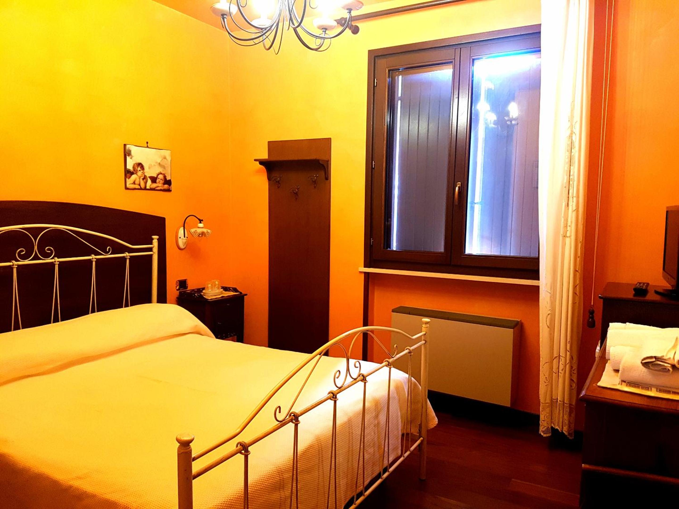 Economy Double Room With Private External Bathroom photo 2