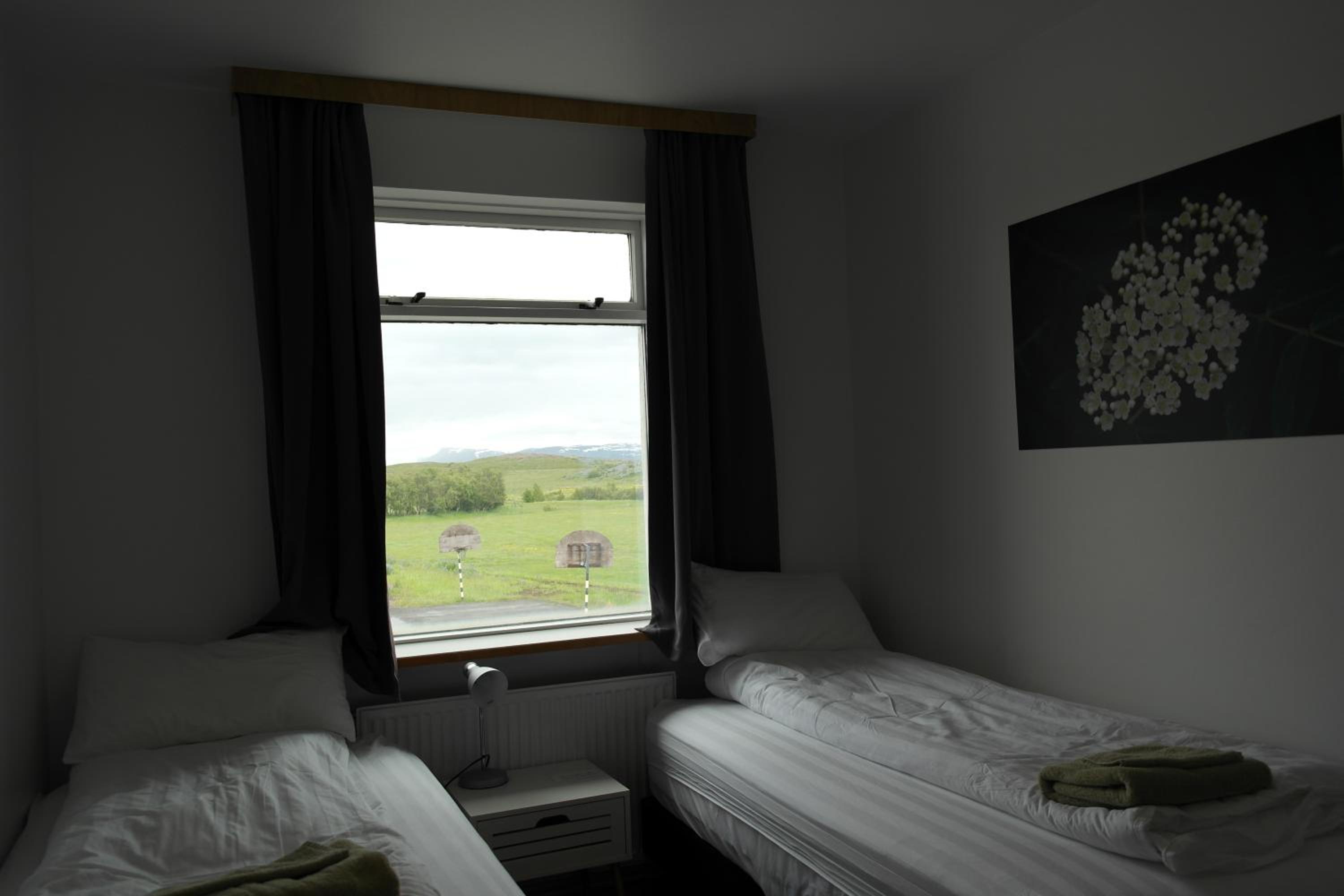 Small Double Room with Shared Bathroom photo 3