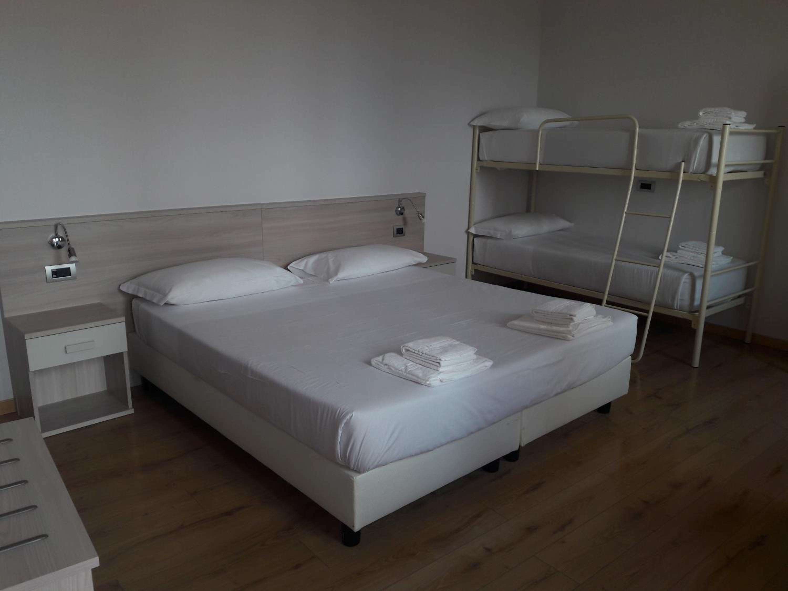 Quadruple Room - Photo 2