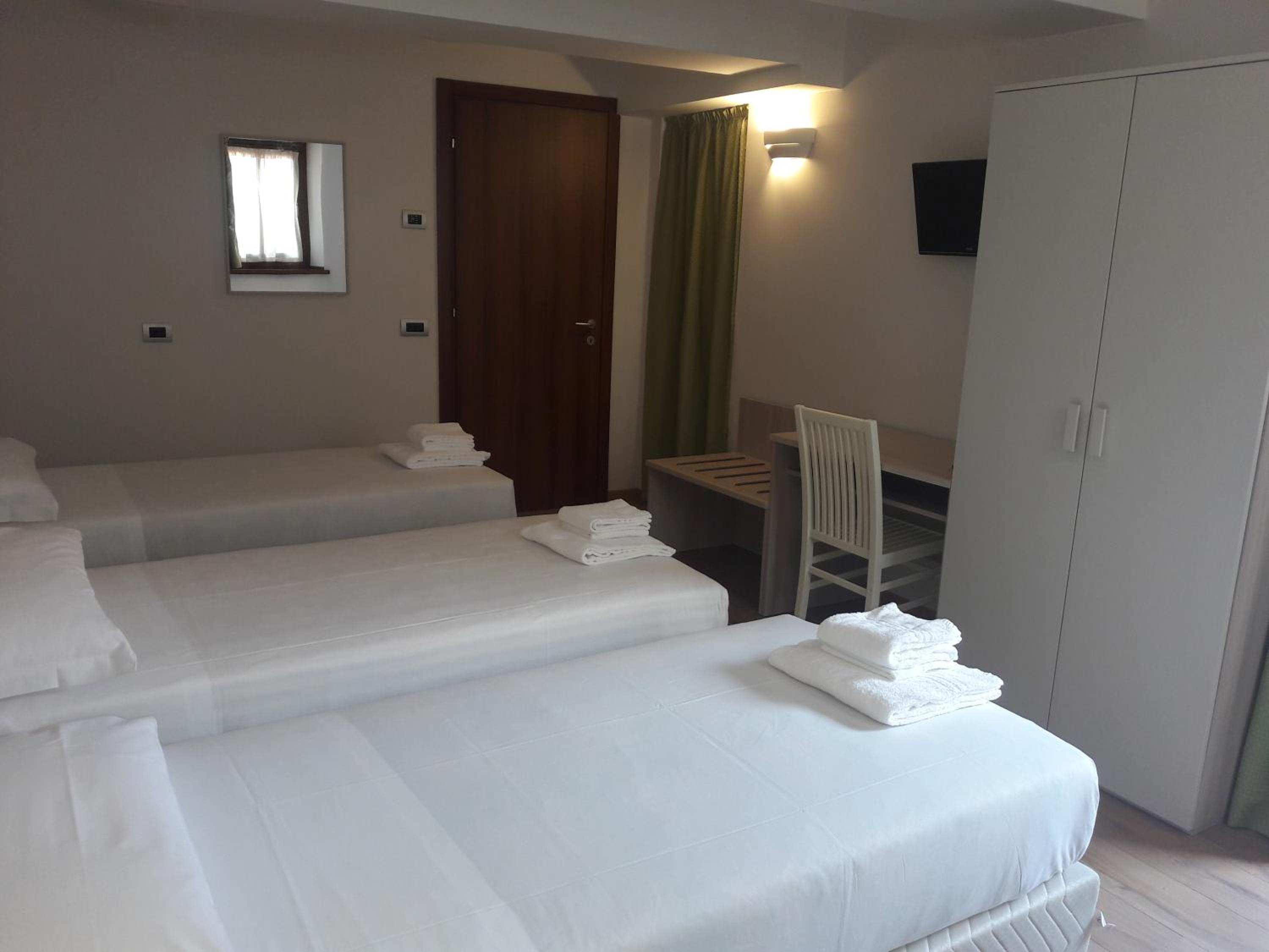 Triple Room - Photo 1