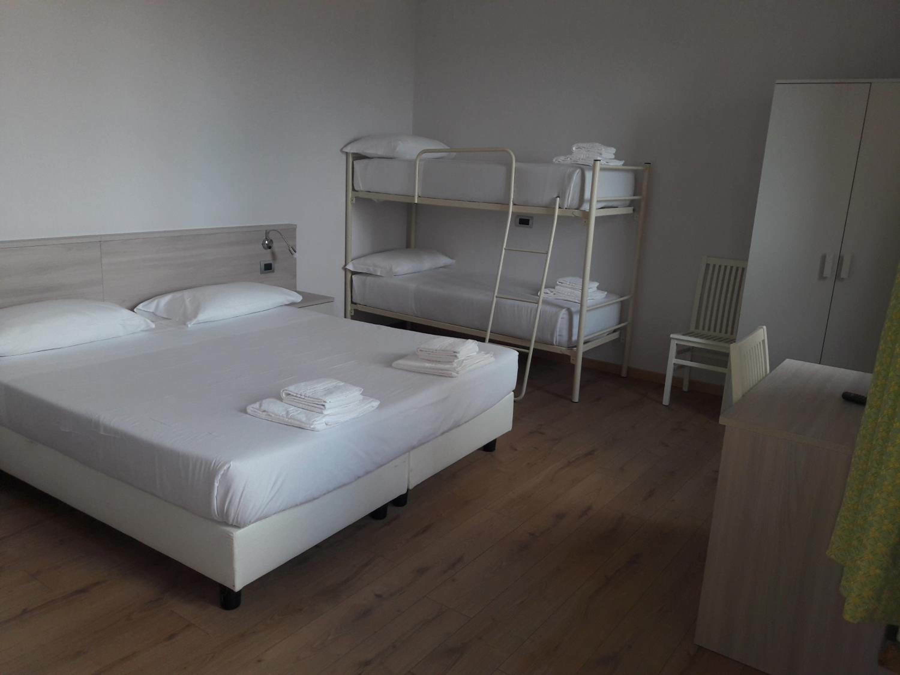 Quadruple Room - Photo 1