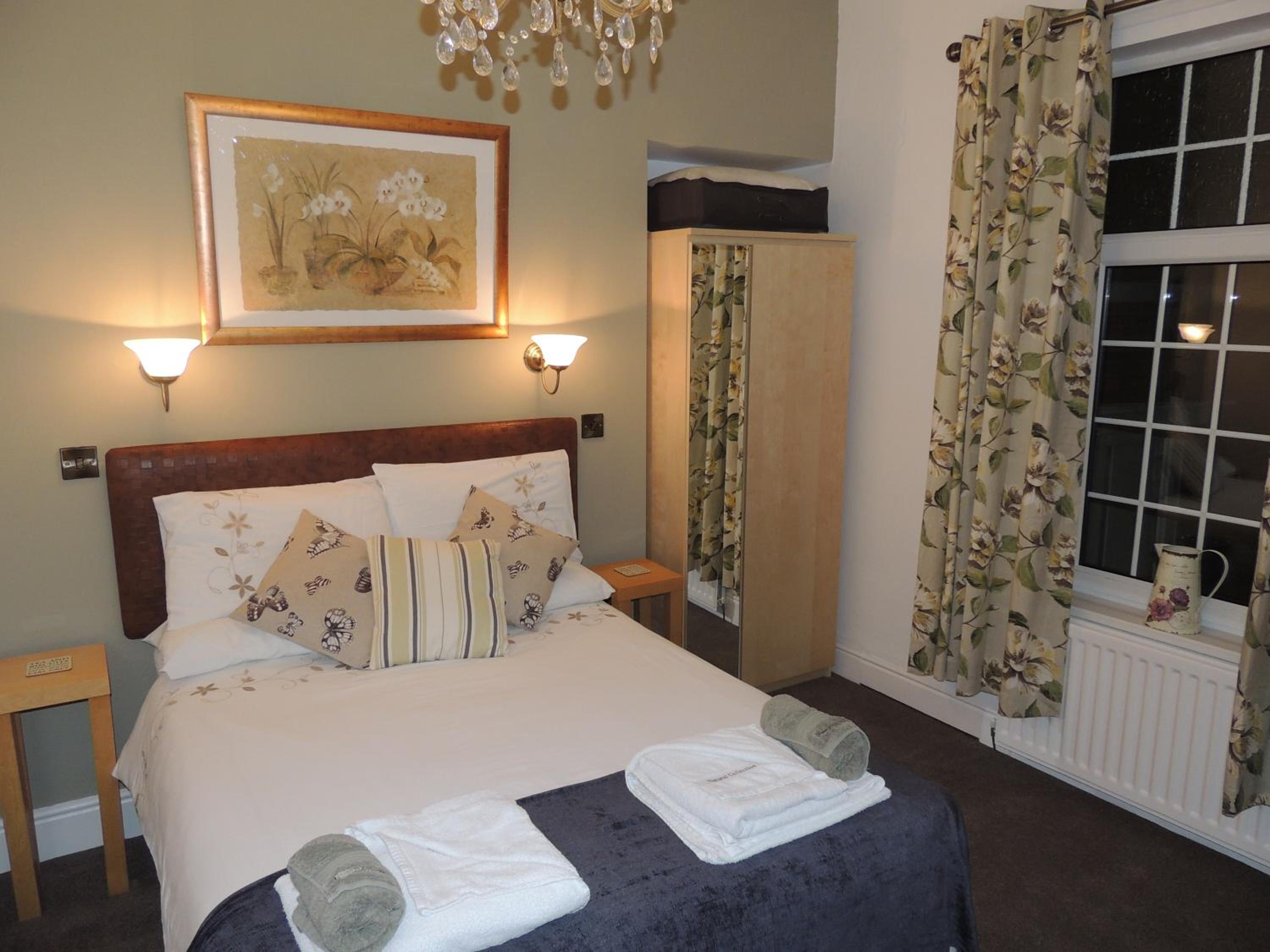 Double or Twin Room - Photo 7