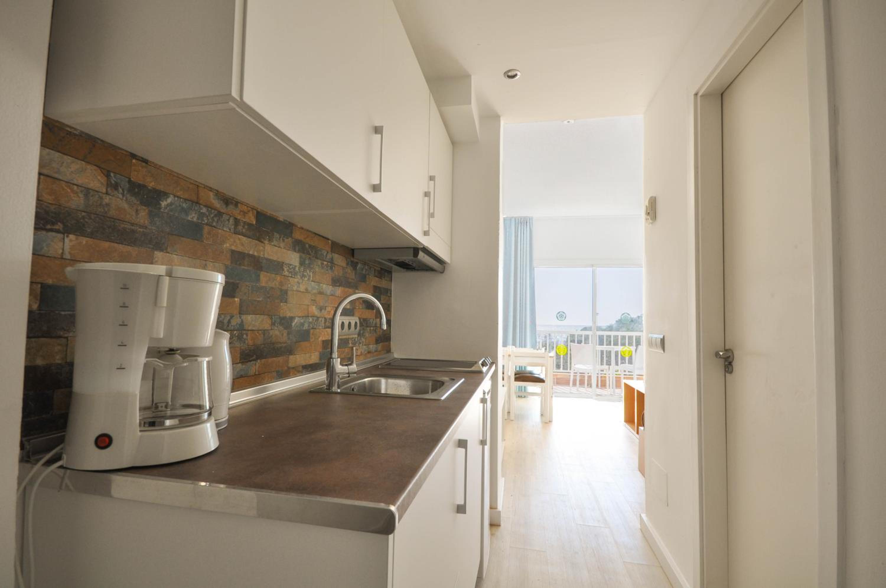 Superior One-Bedroom Apartment with Sea View - Photo 5