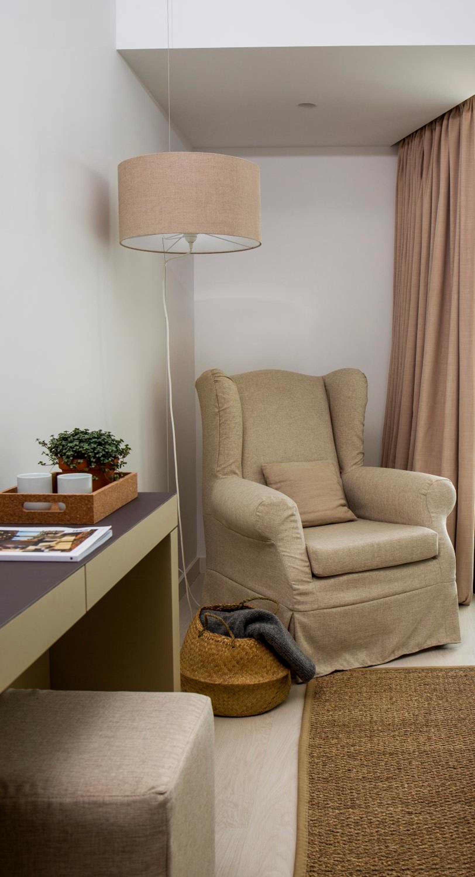 Double Room with Street View - Photo 2