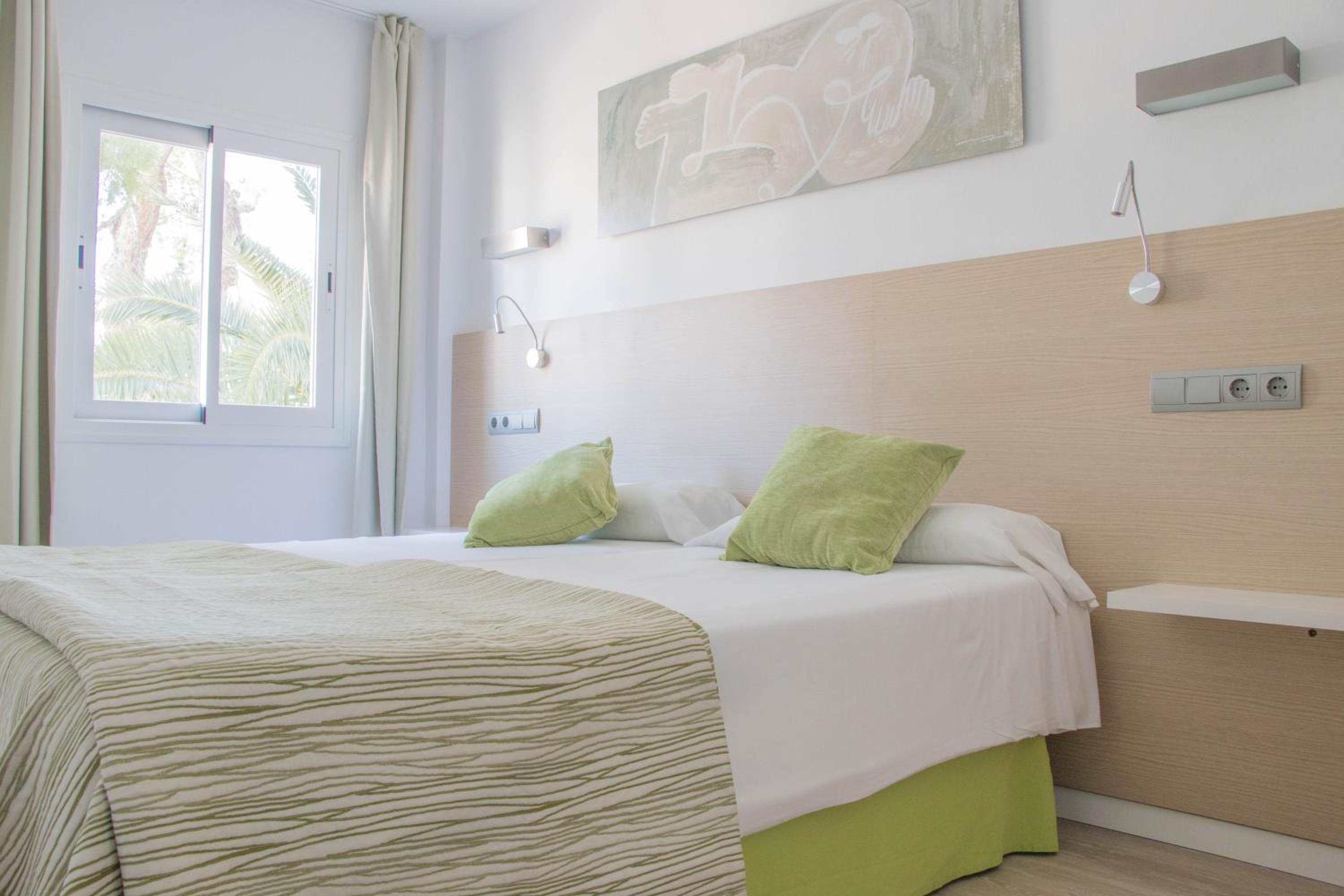 One-Bedroom Apartment - Photo 2
