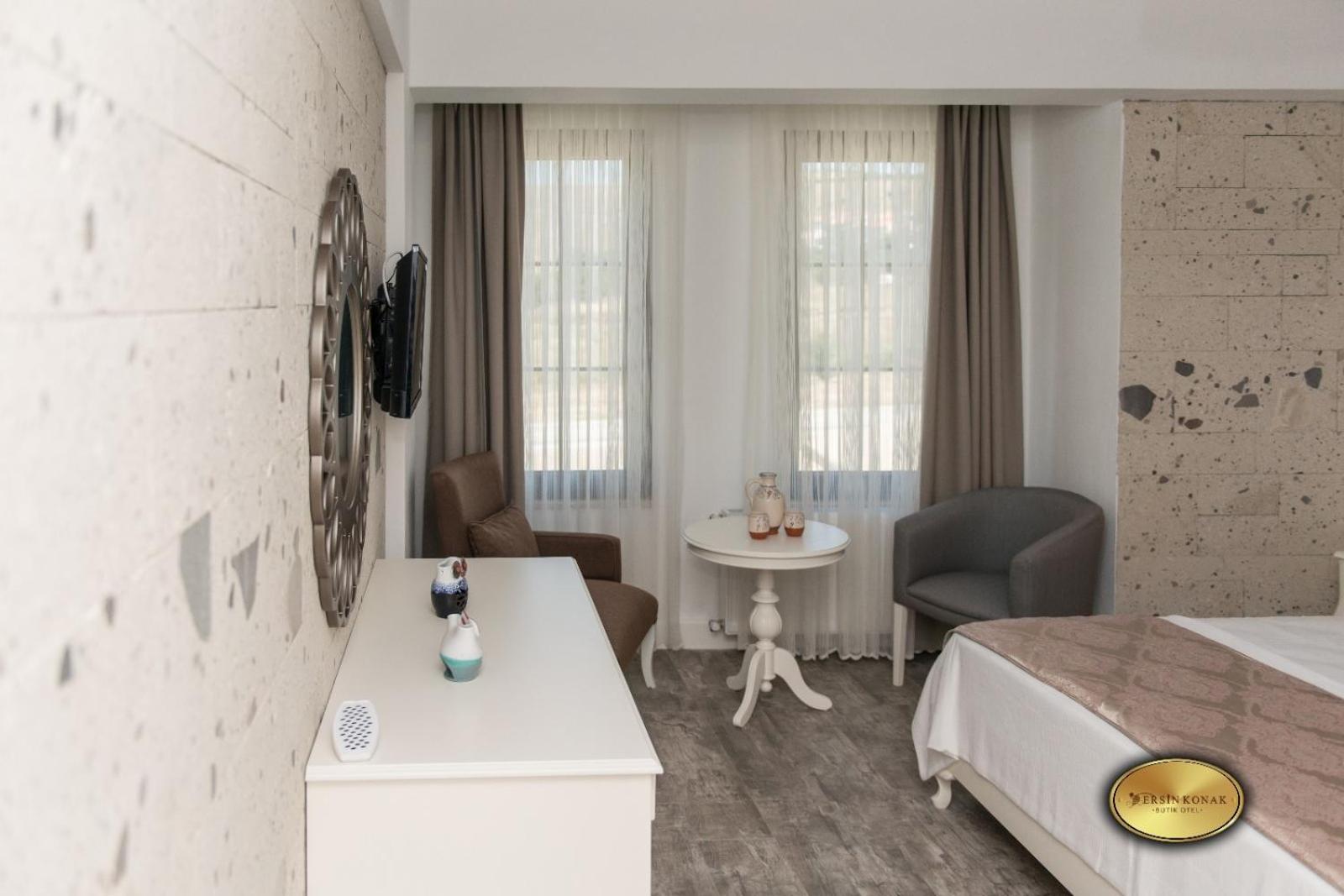 Double Room with Balcony (2 Adults + 1 Child) photo 3