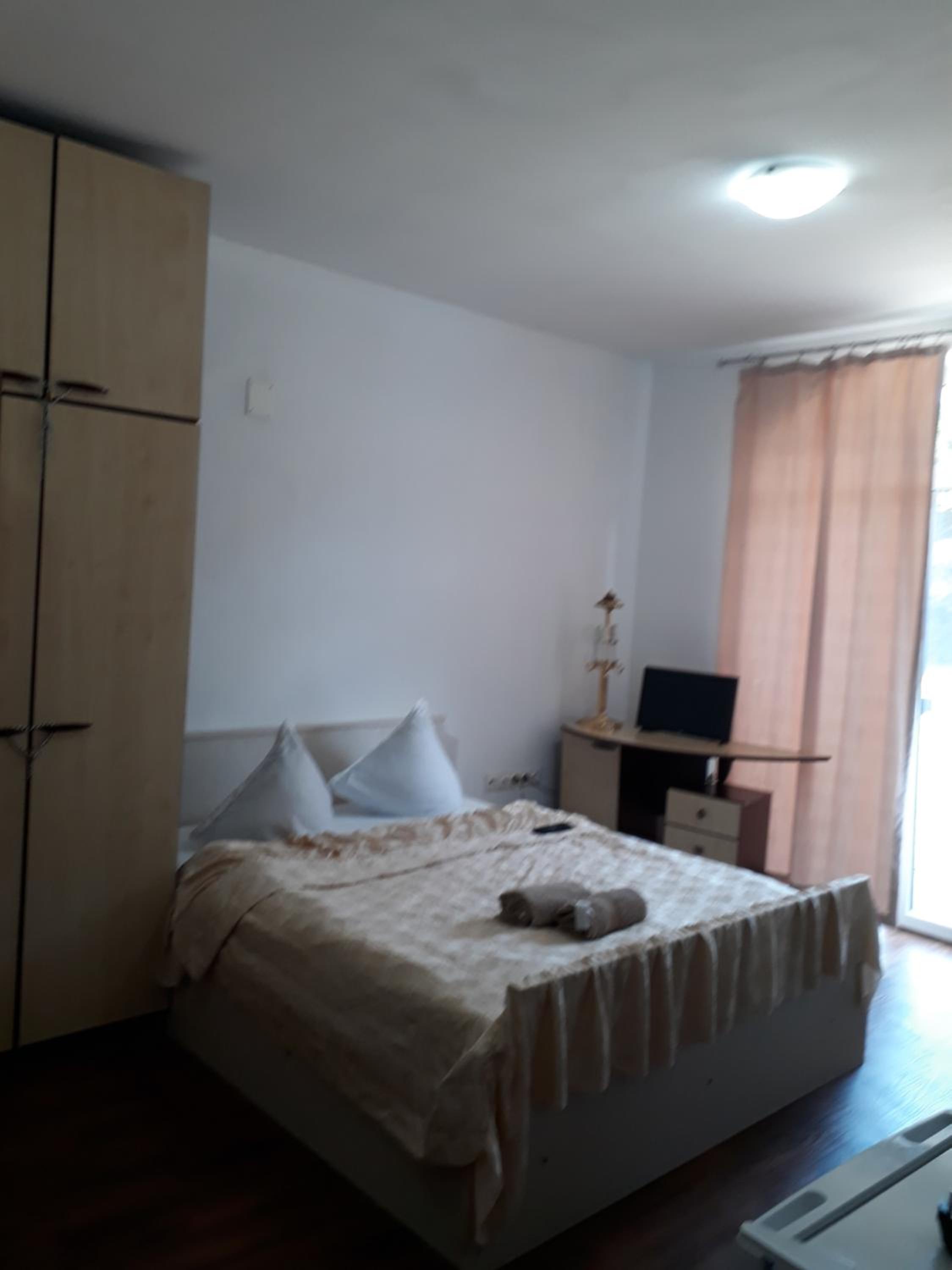 Double Room - Photo 10
