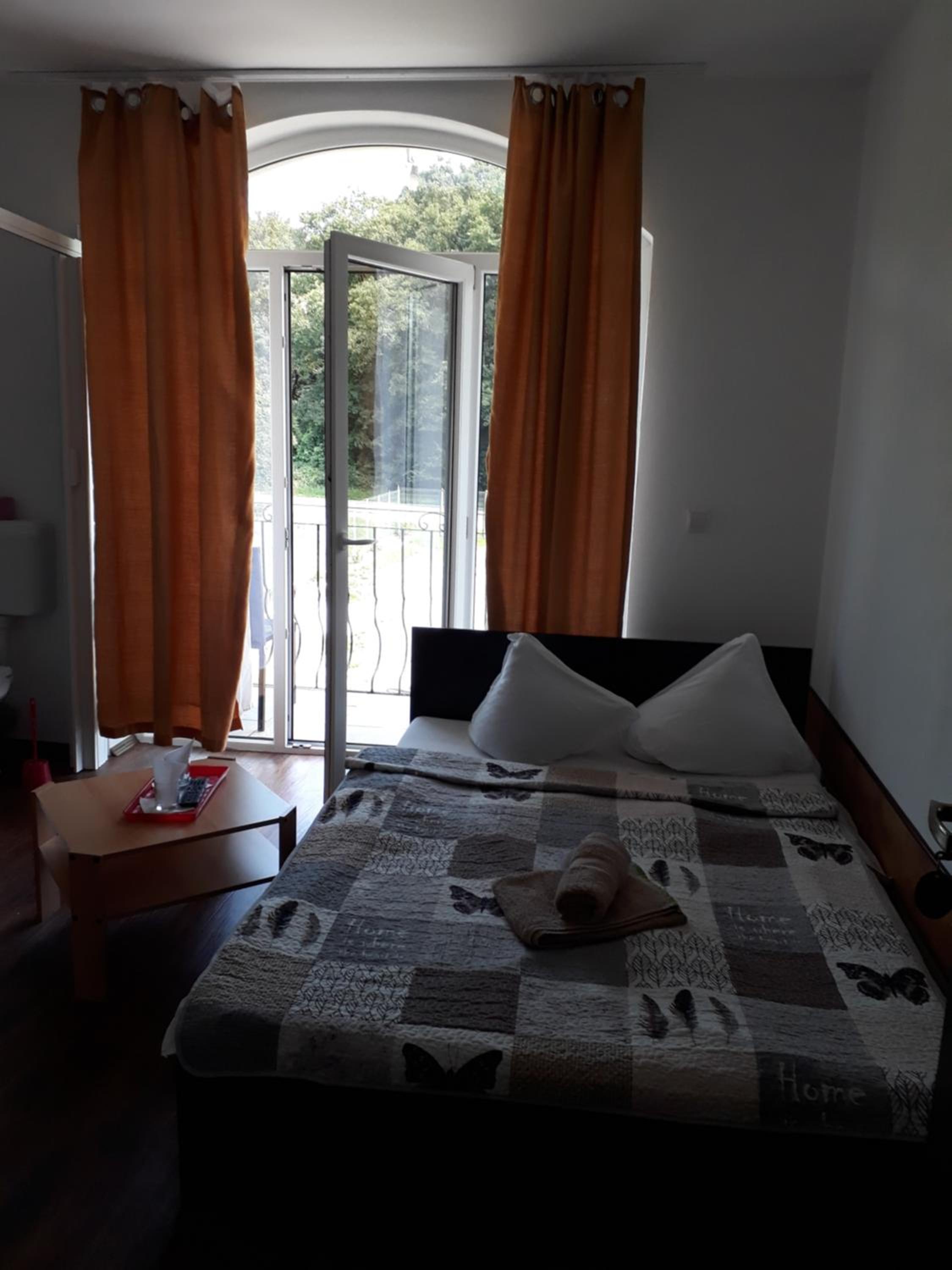 Double Room - Photo 11
