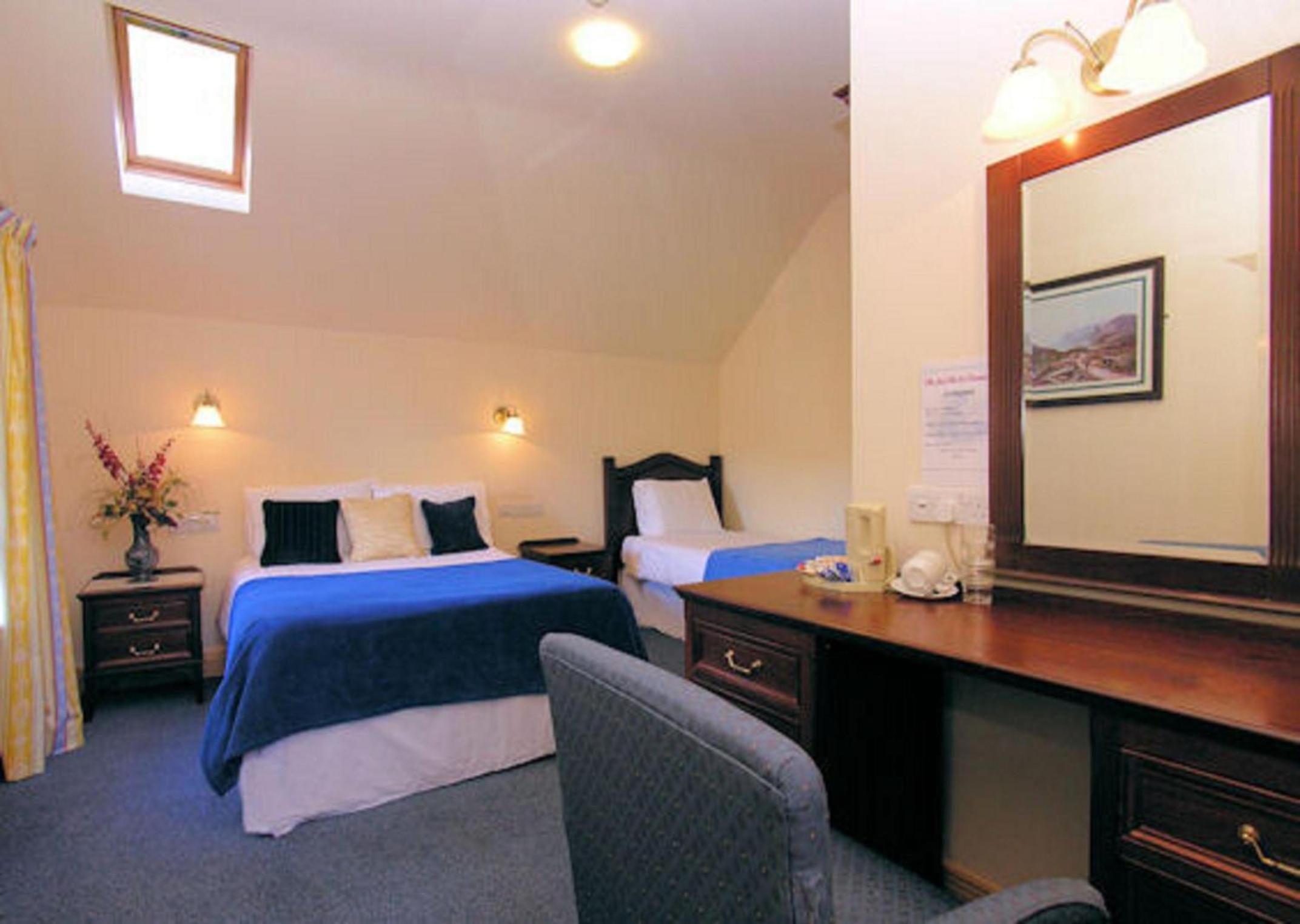 Family Room (3 Adults)