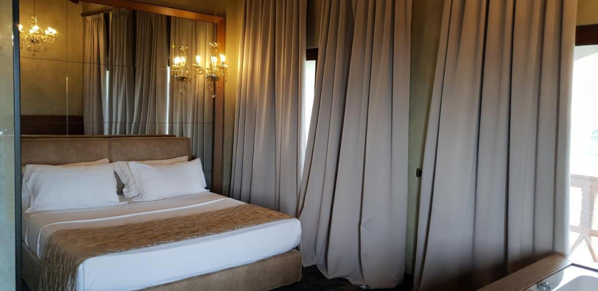 Deluxe Suite with Sea View