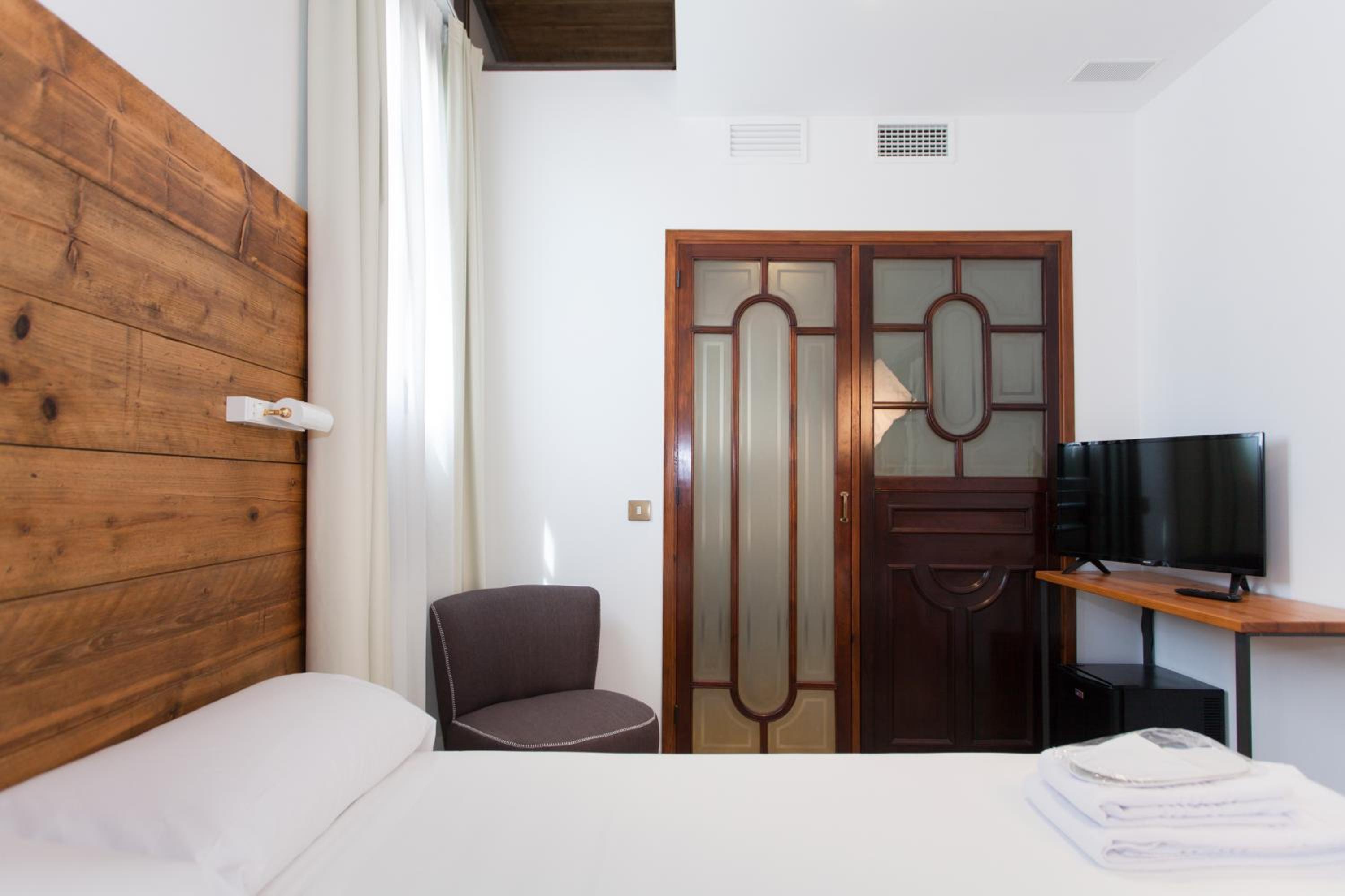 Superior Double Room - Photo 2