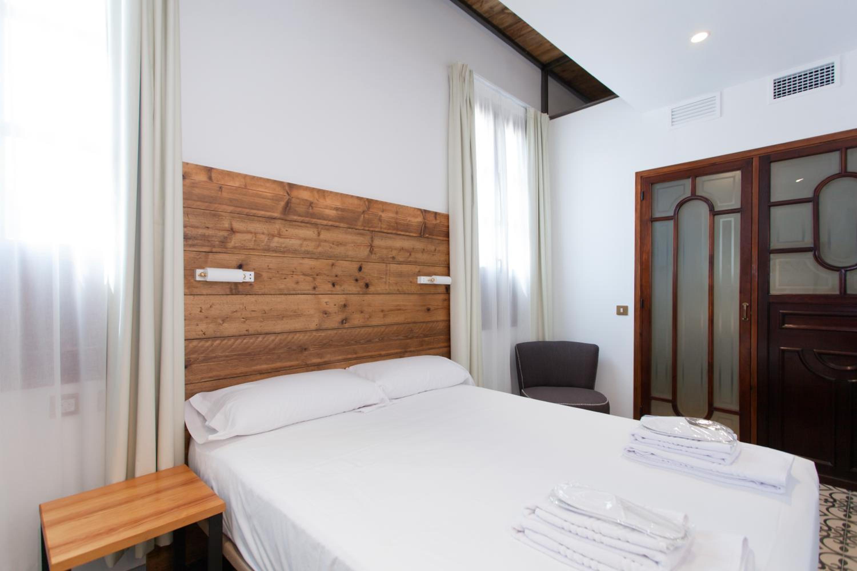 Superior Double Room - Photo 3