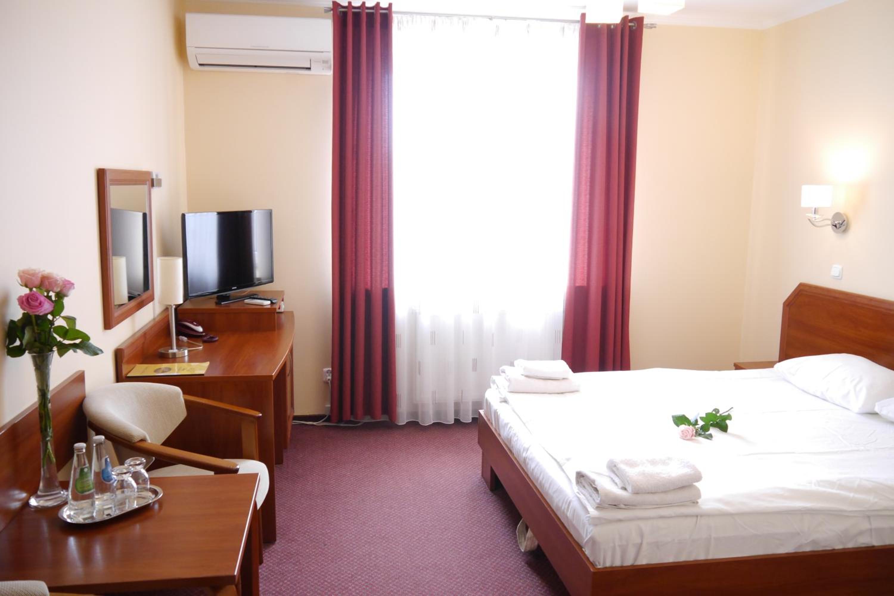 Double Room with Private Bathroom - Photo 3