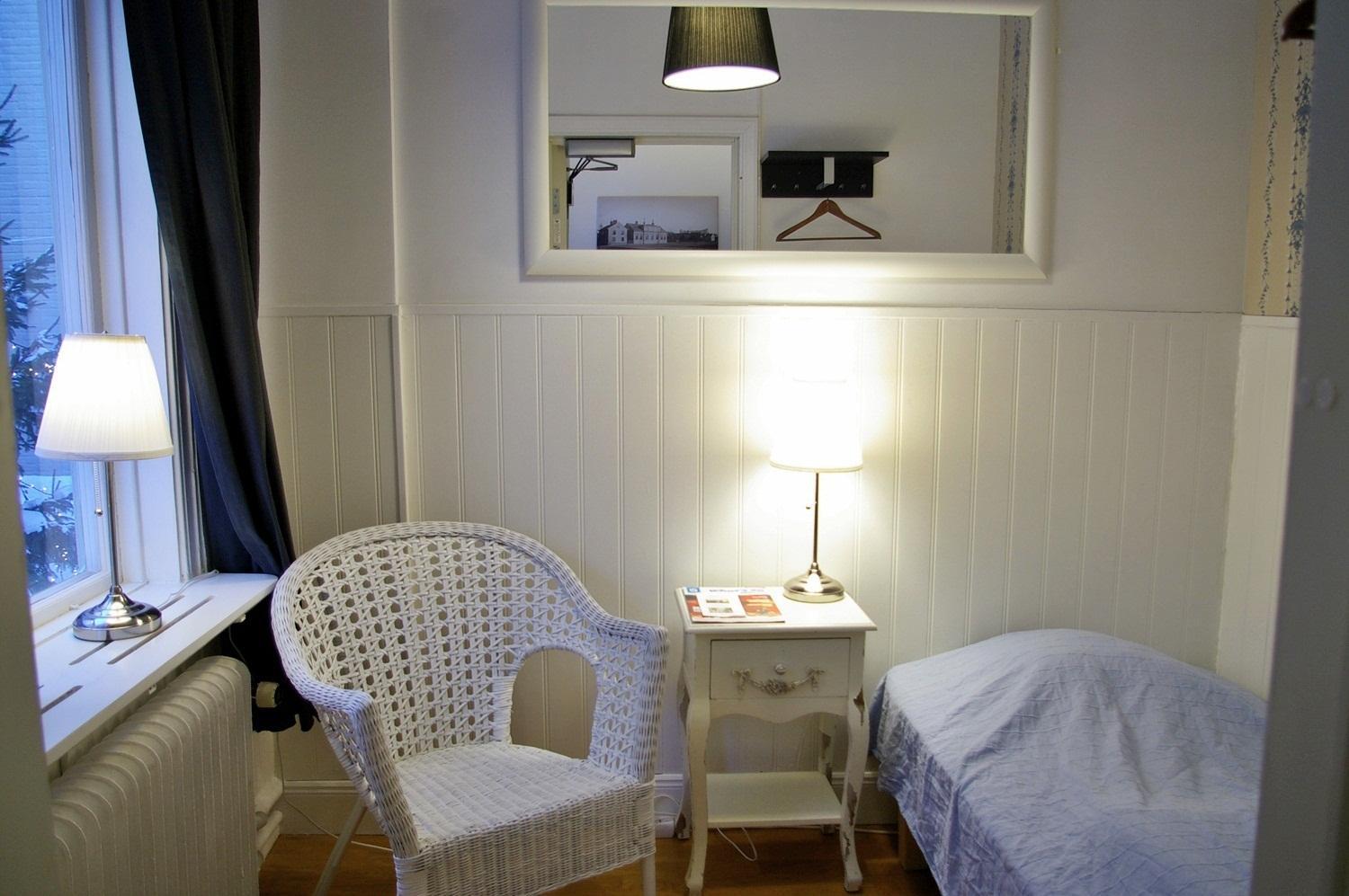 Single Room with Shared Bathroom photo 2