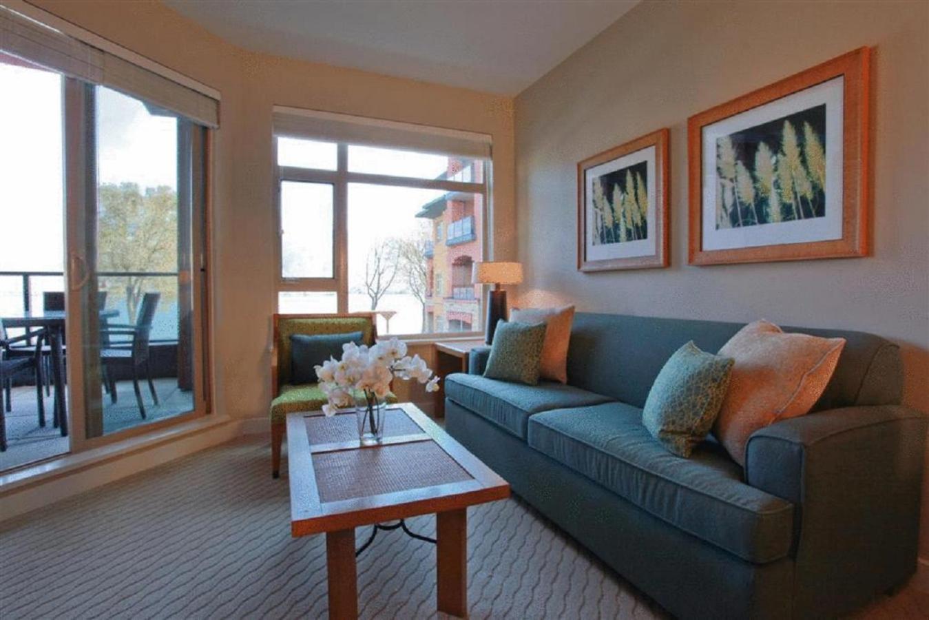 One-Bedroom Suite with Lake View