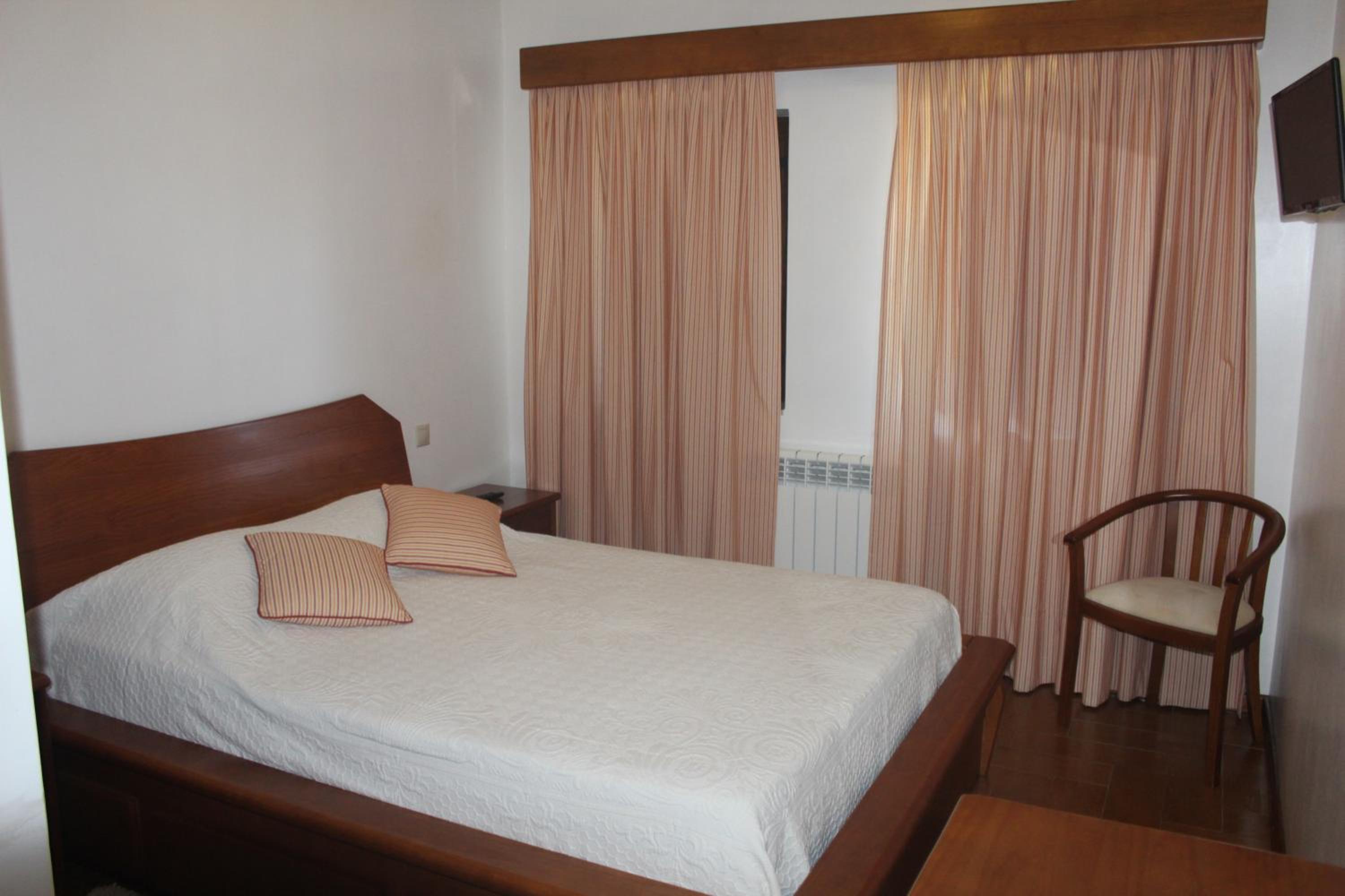 Standard Double Room - Photo 16