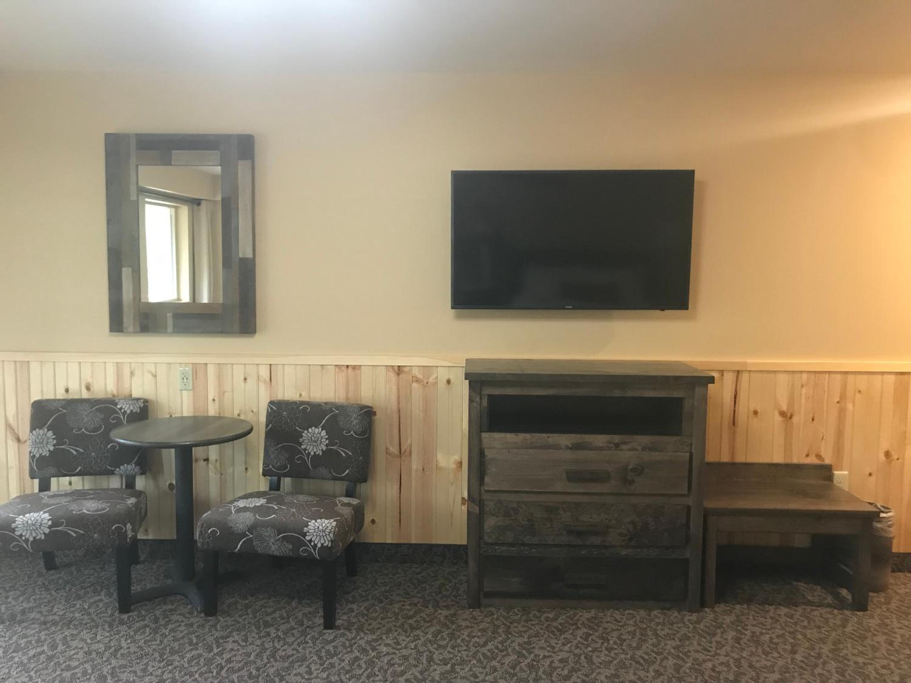 Deluxe Queen Room with Two Queen Beds photo 2