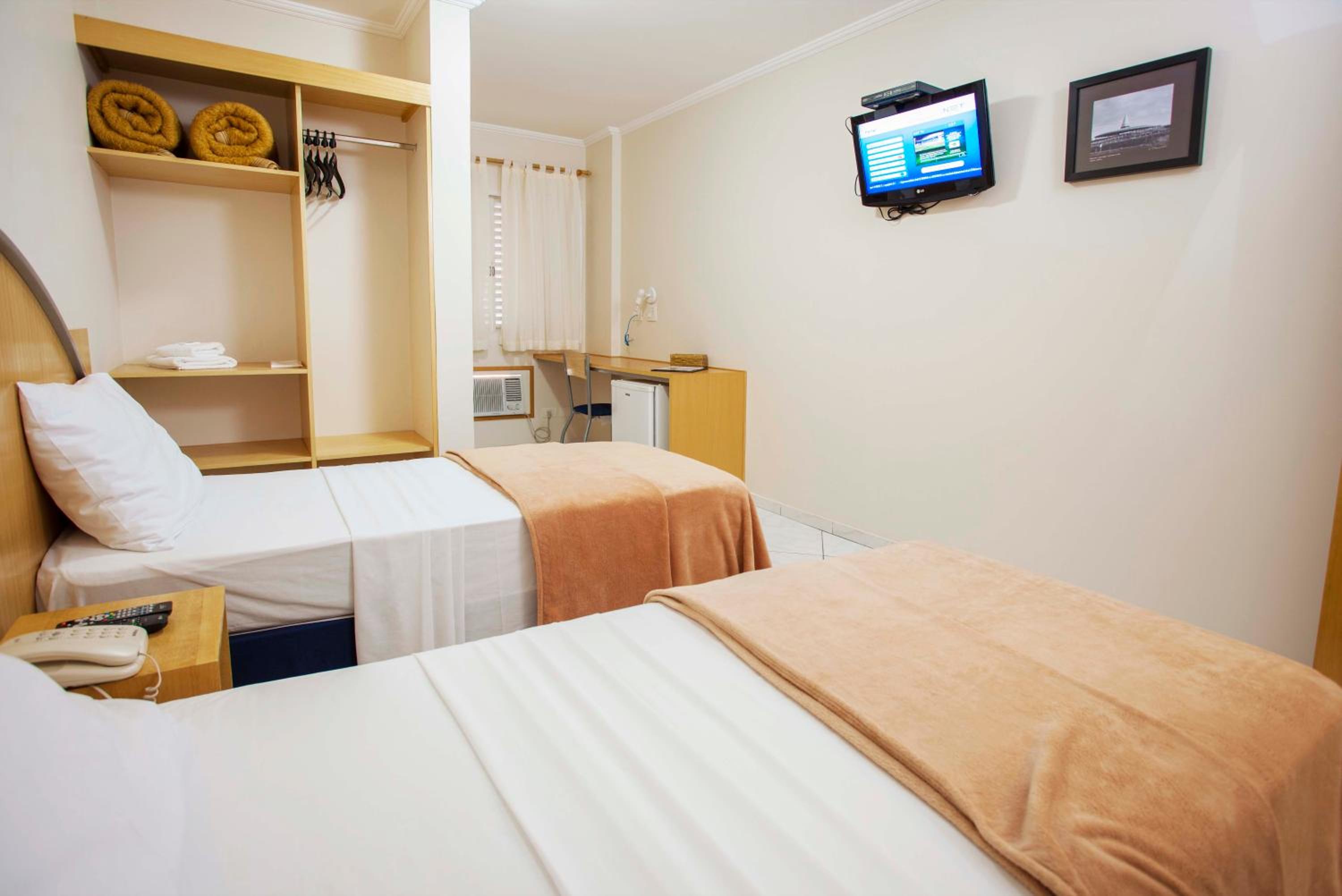 Standard Twin Room photo 2