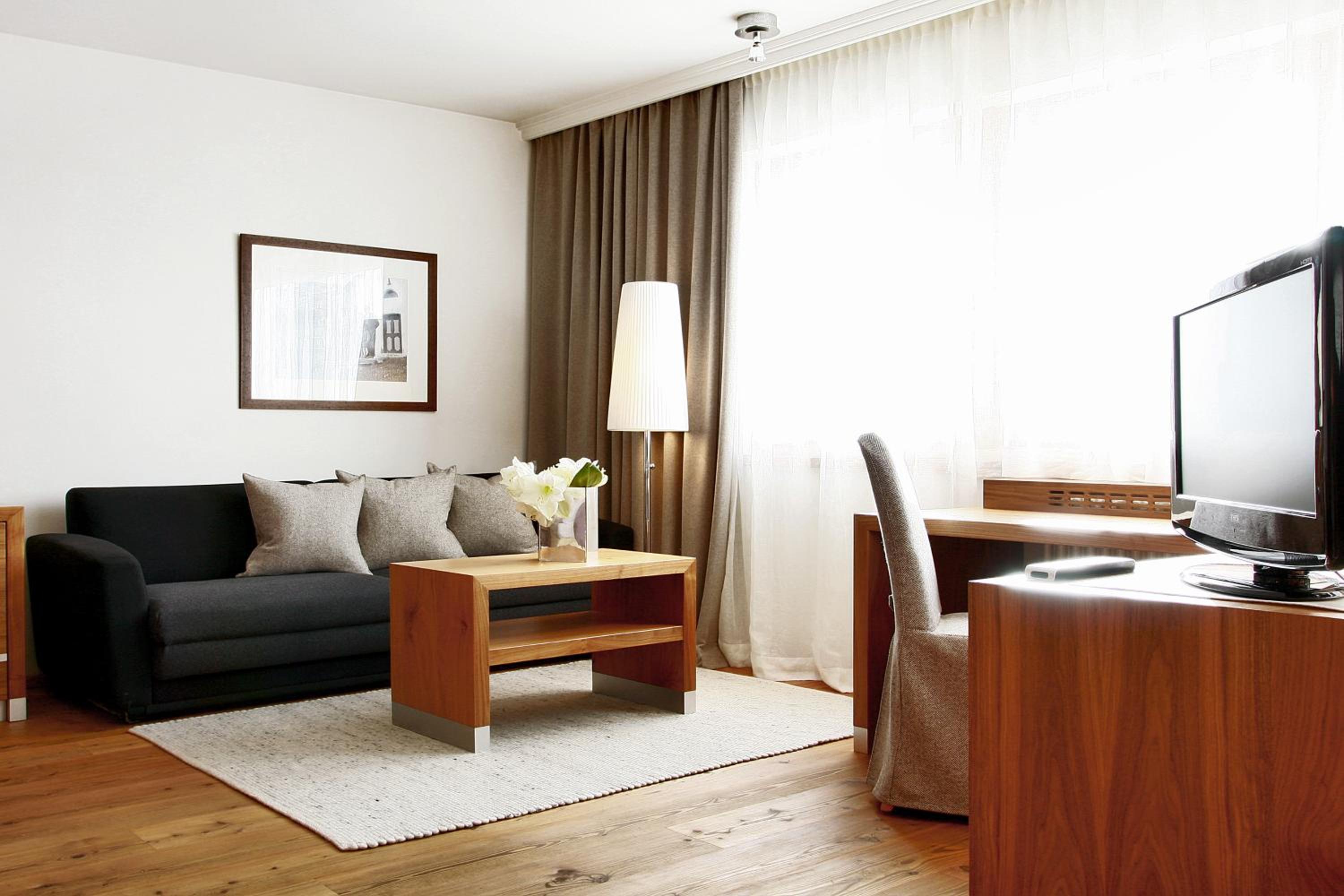 Junior Suite - No Pets Allowed - Photo 4
