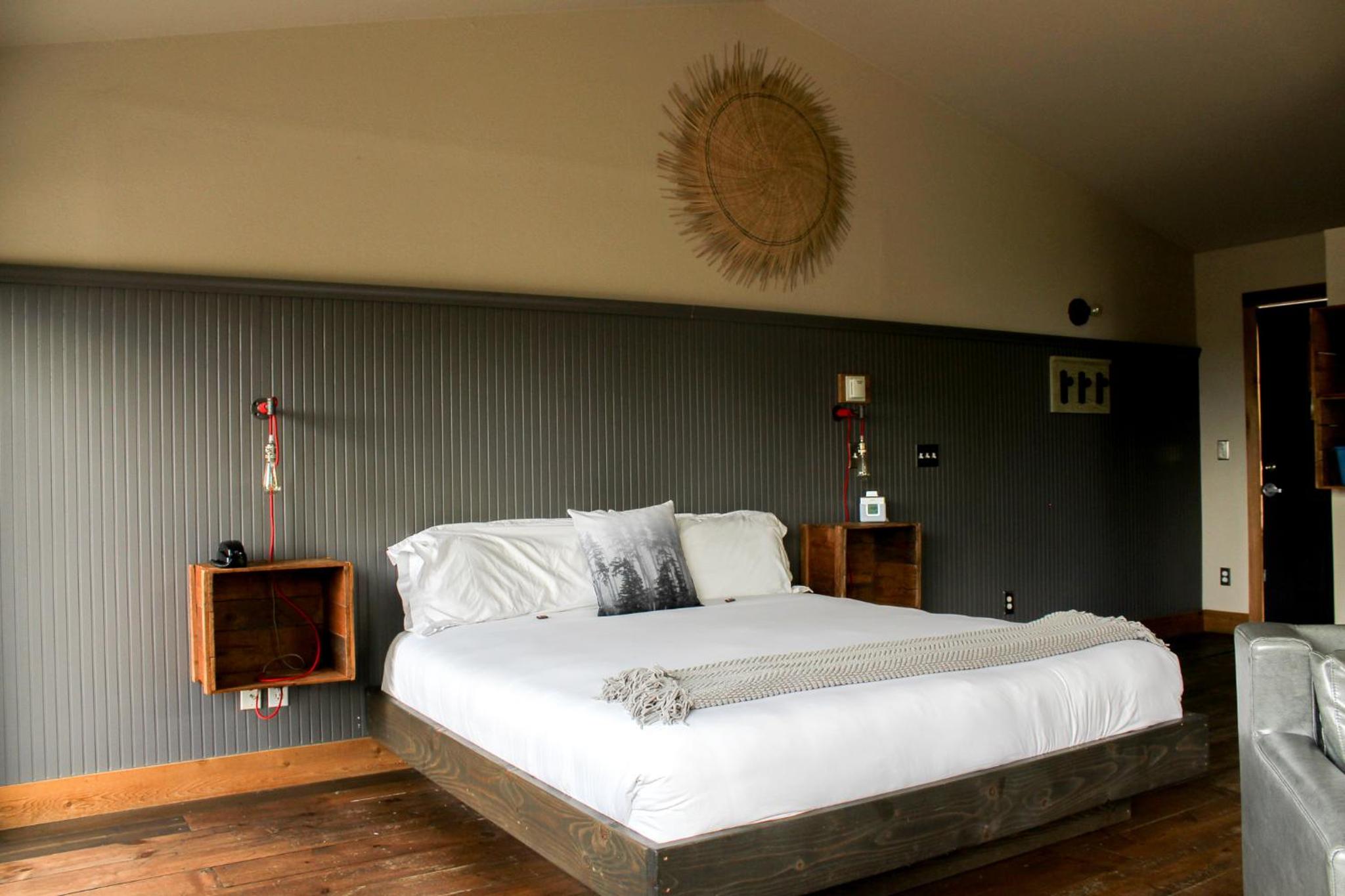 Deluxe King Suite - Pet Friendly