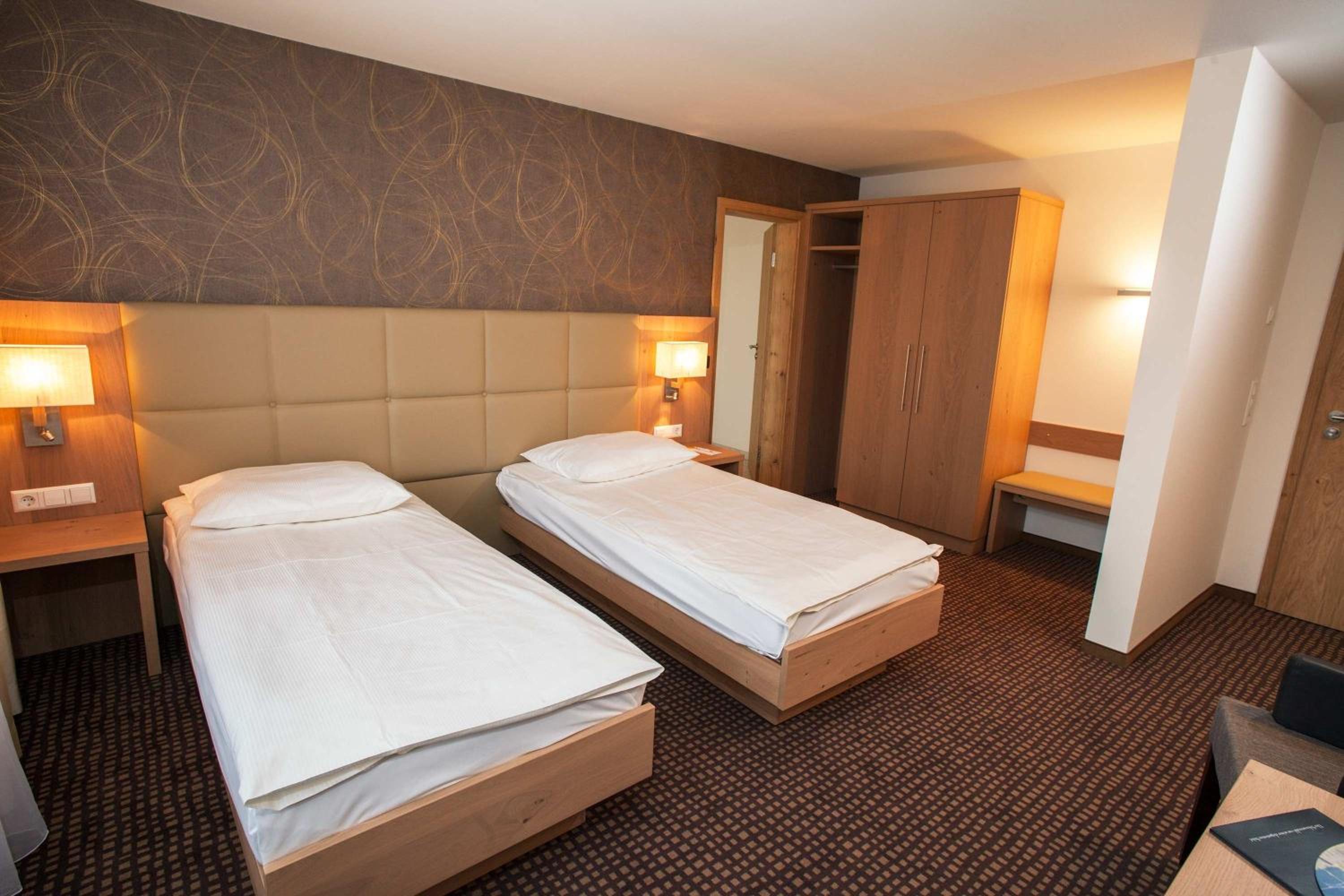 Hotel Park Double Room – Land Side - Photo 7
