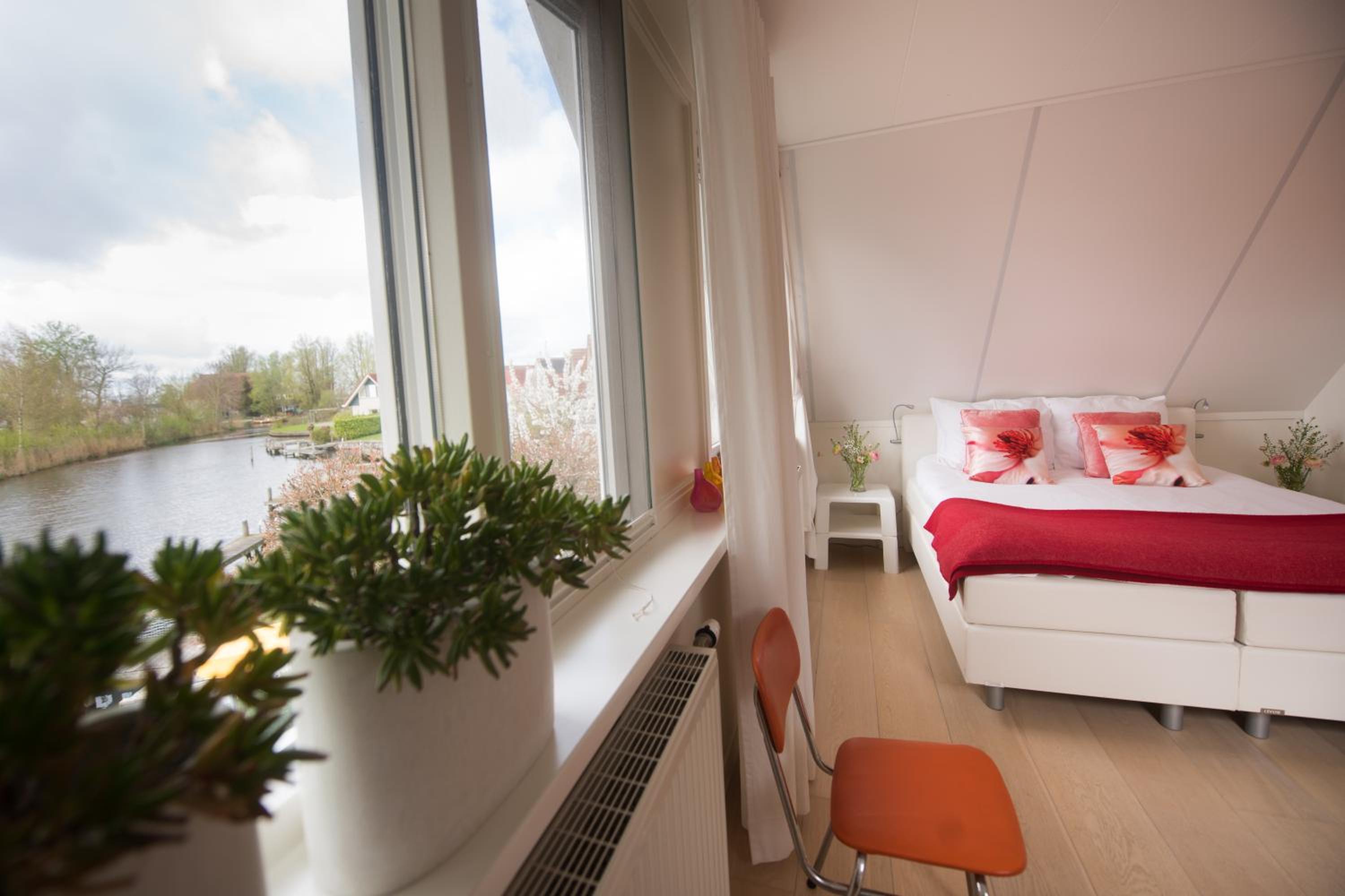 Standard Double Room with Lake View photo 1