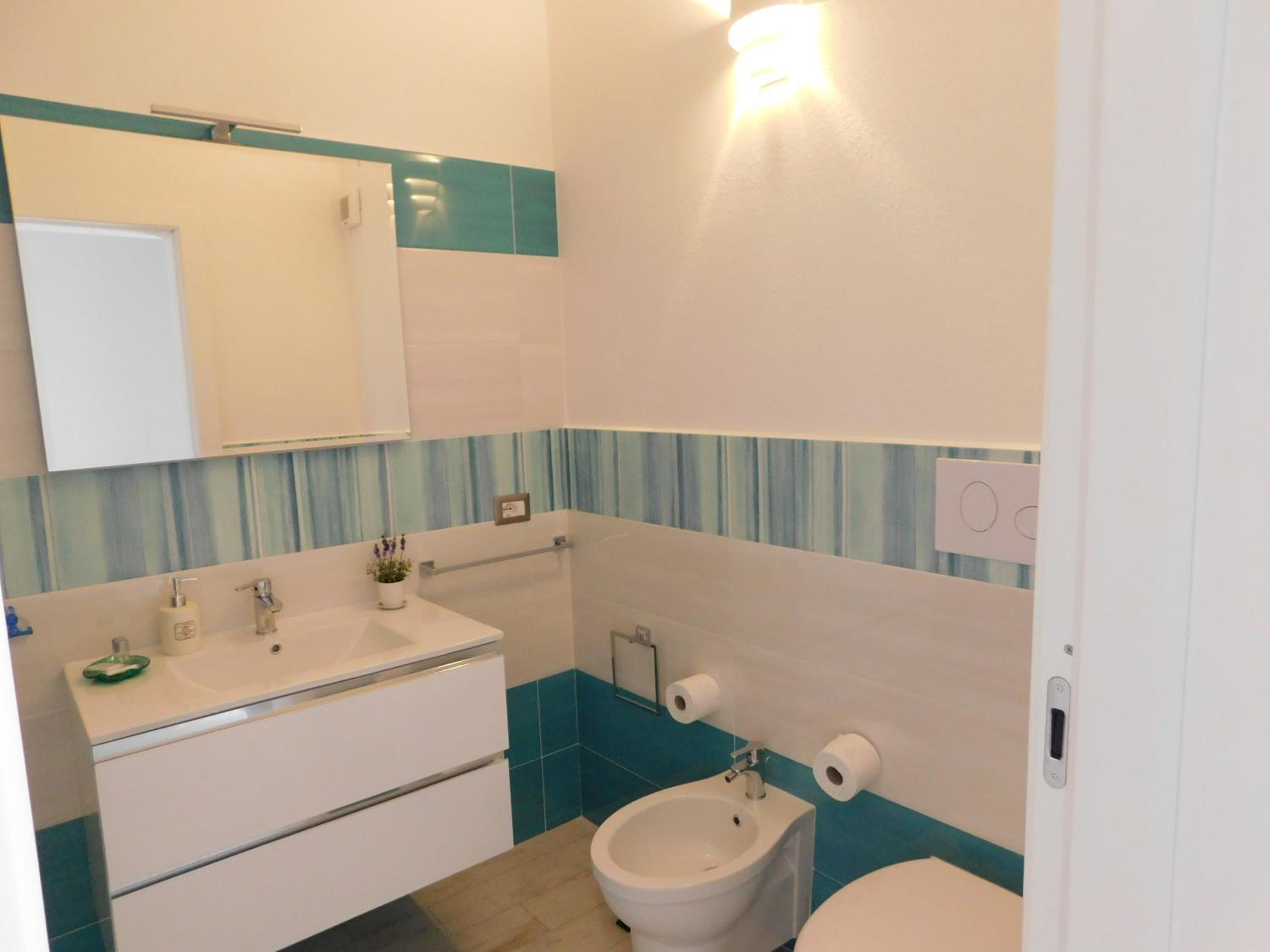 Double Room with Private Bathroom - Photo 5